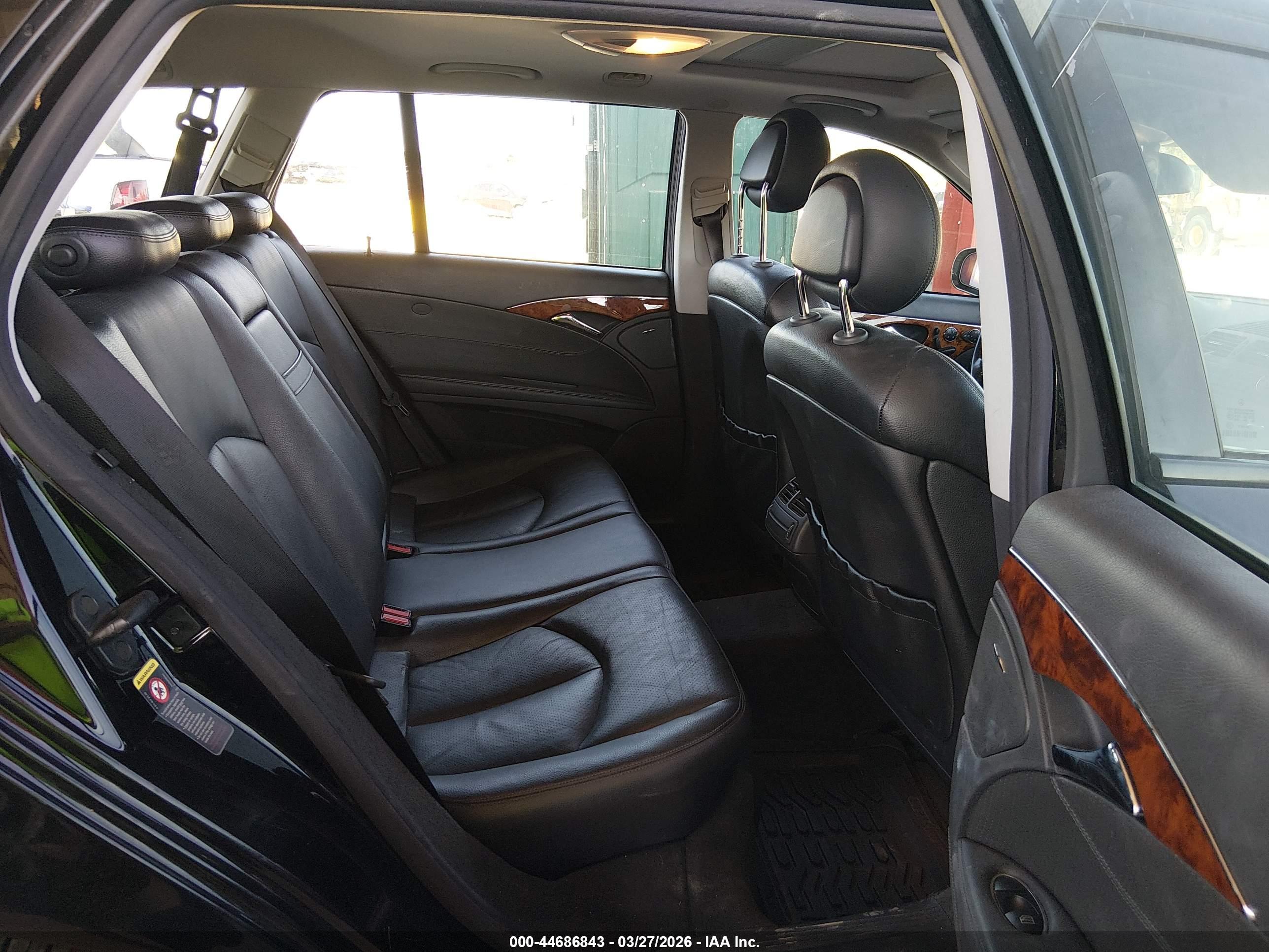 MERCEDES-BENZ E image 8