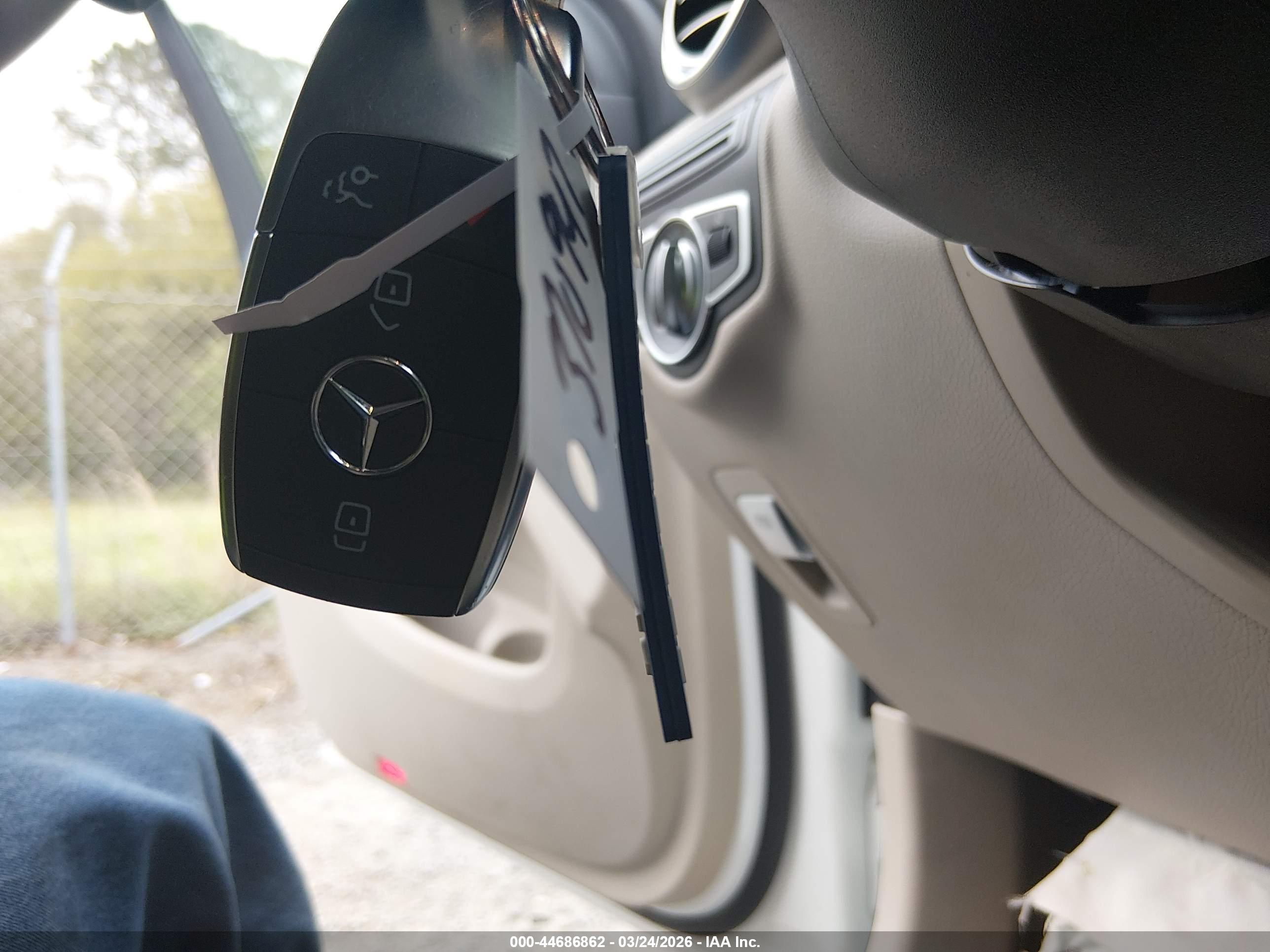 MERCEDES-BENZ GLC image 11