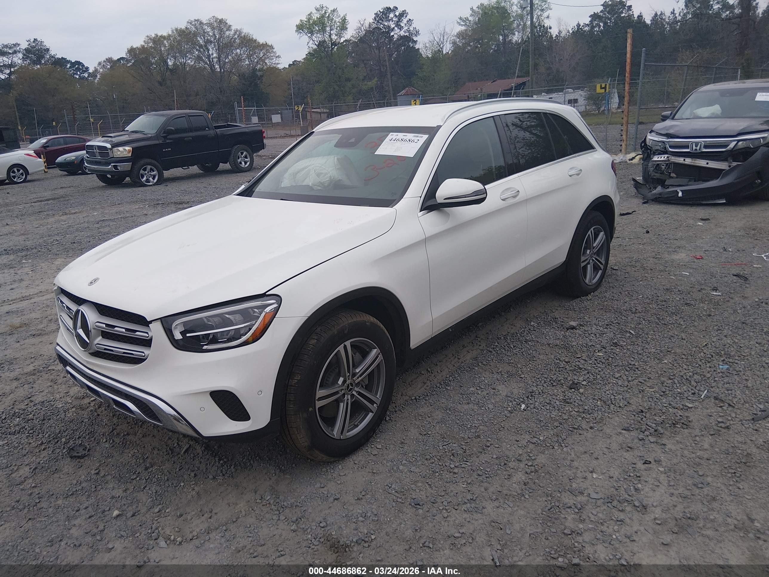 MERCEDES-BENZ GLC image 2