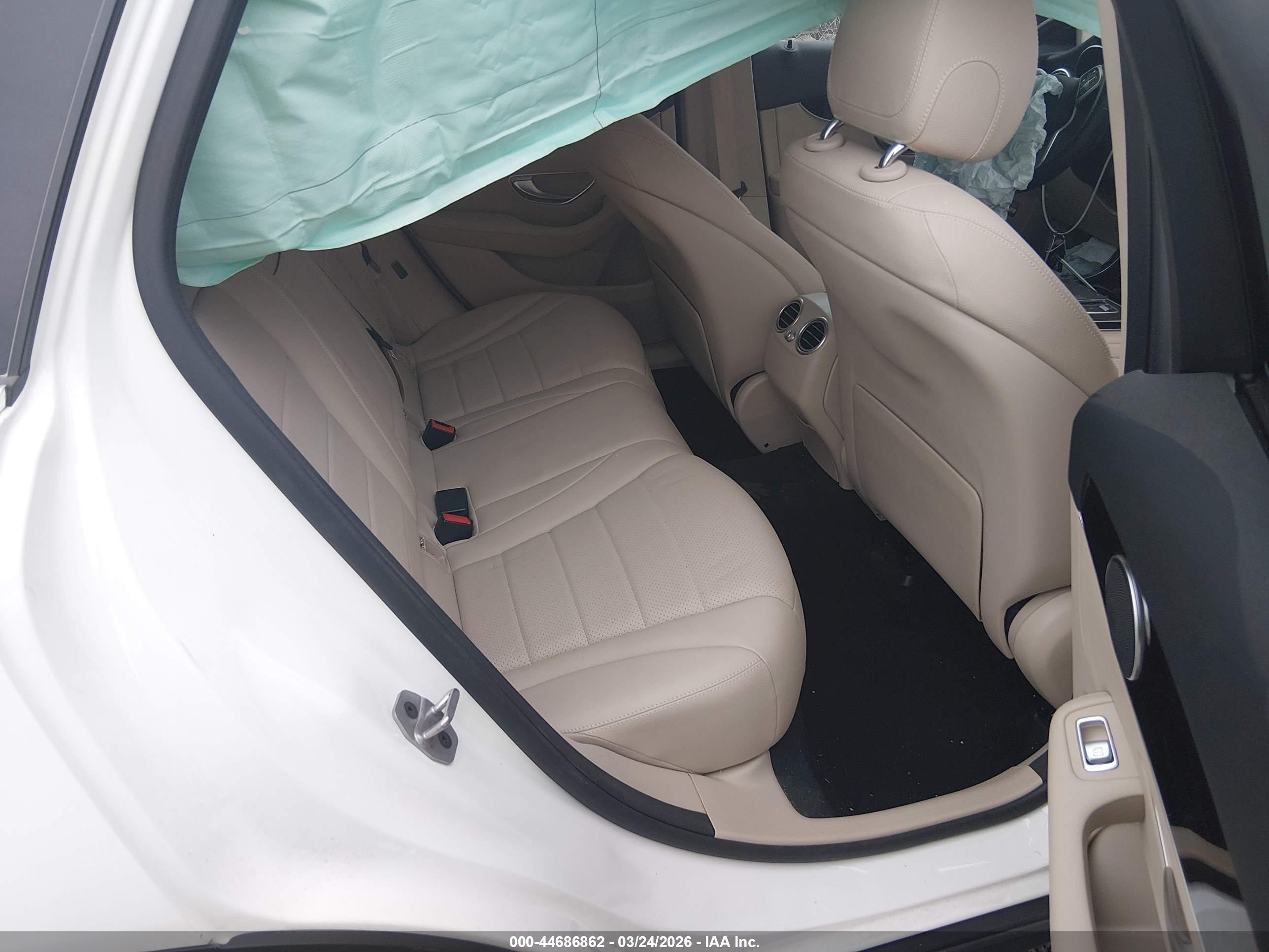 MERCEDES-BENZ GLC image 8