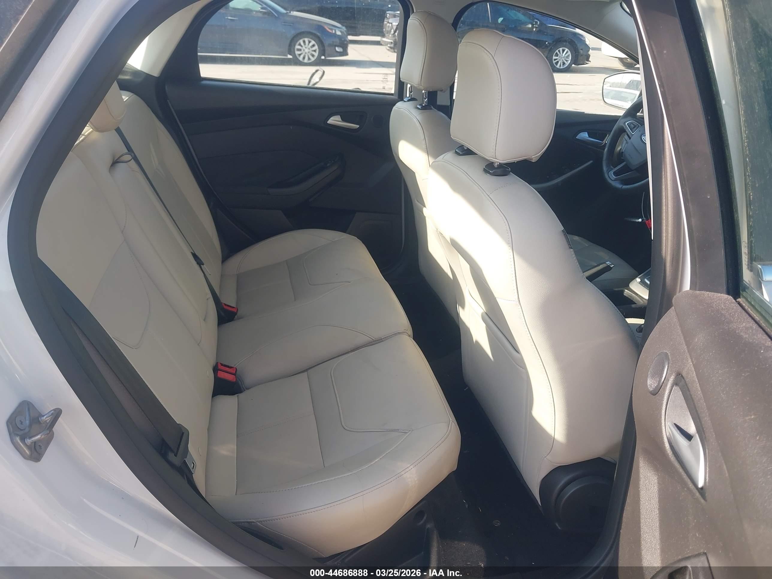 FORD FOCUS image 8