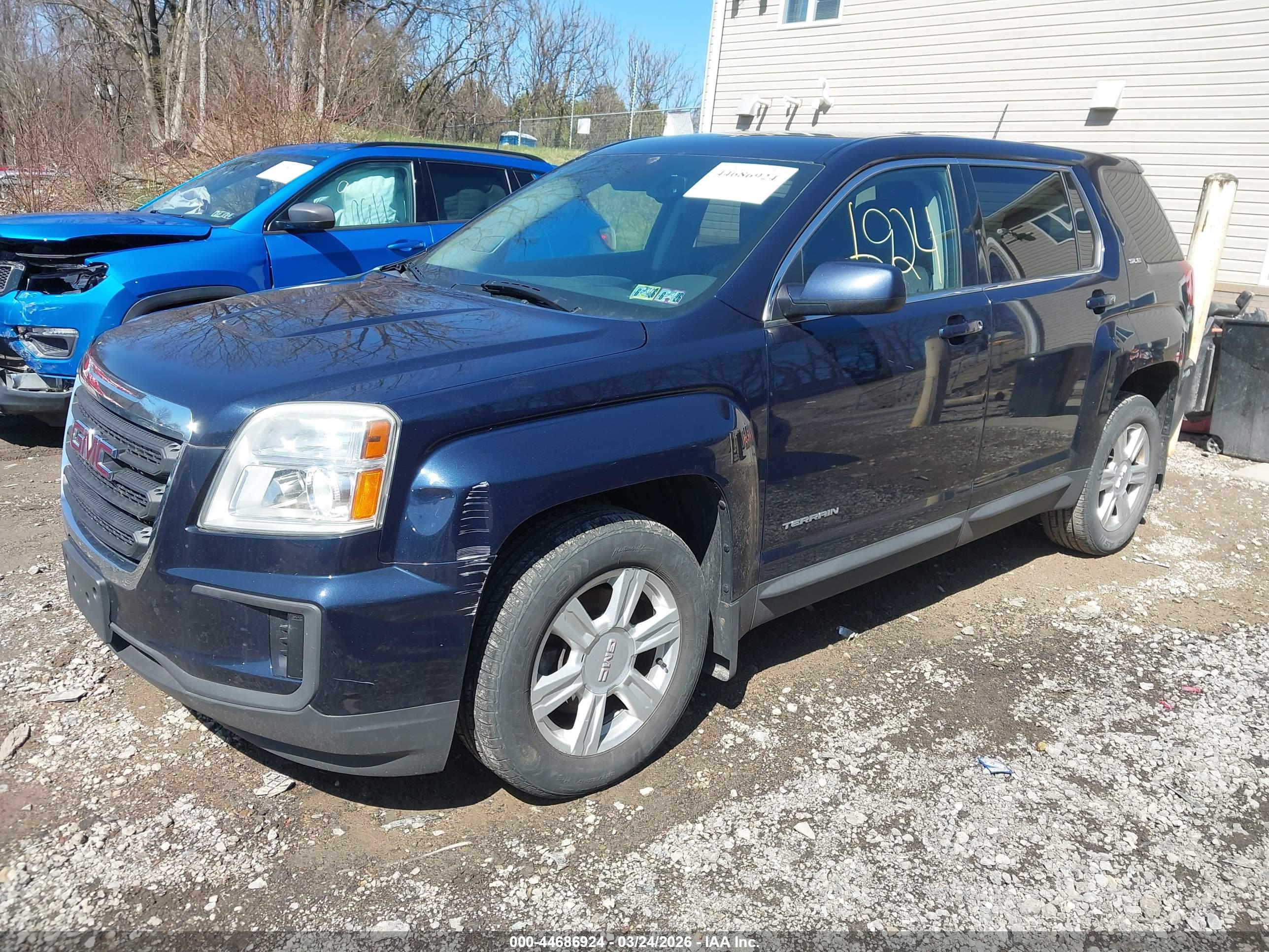 GMC TERRAIN image 2