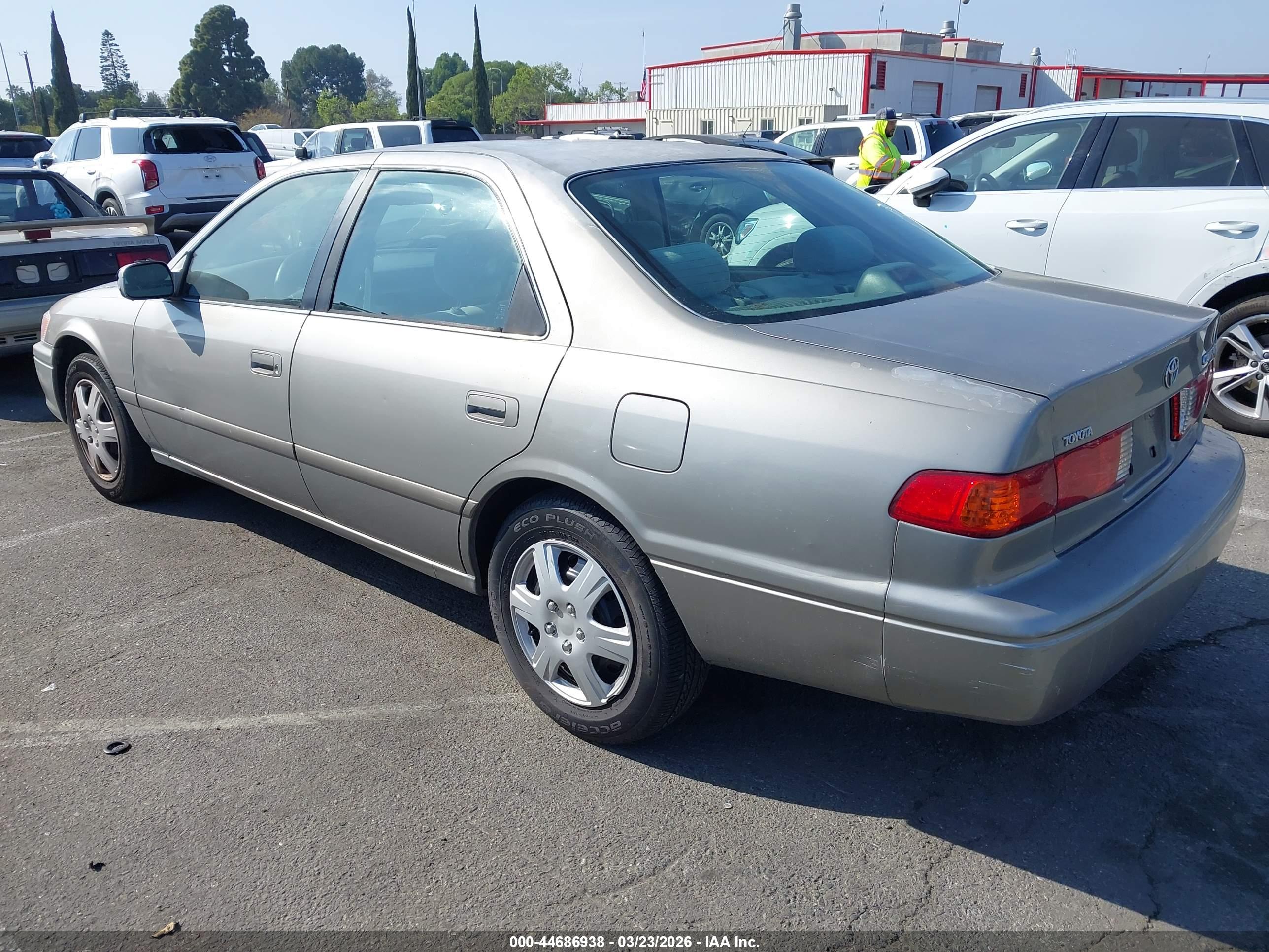 TOYOTA CAMRY image 3
