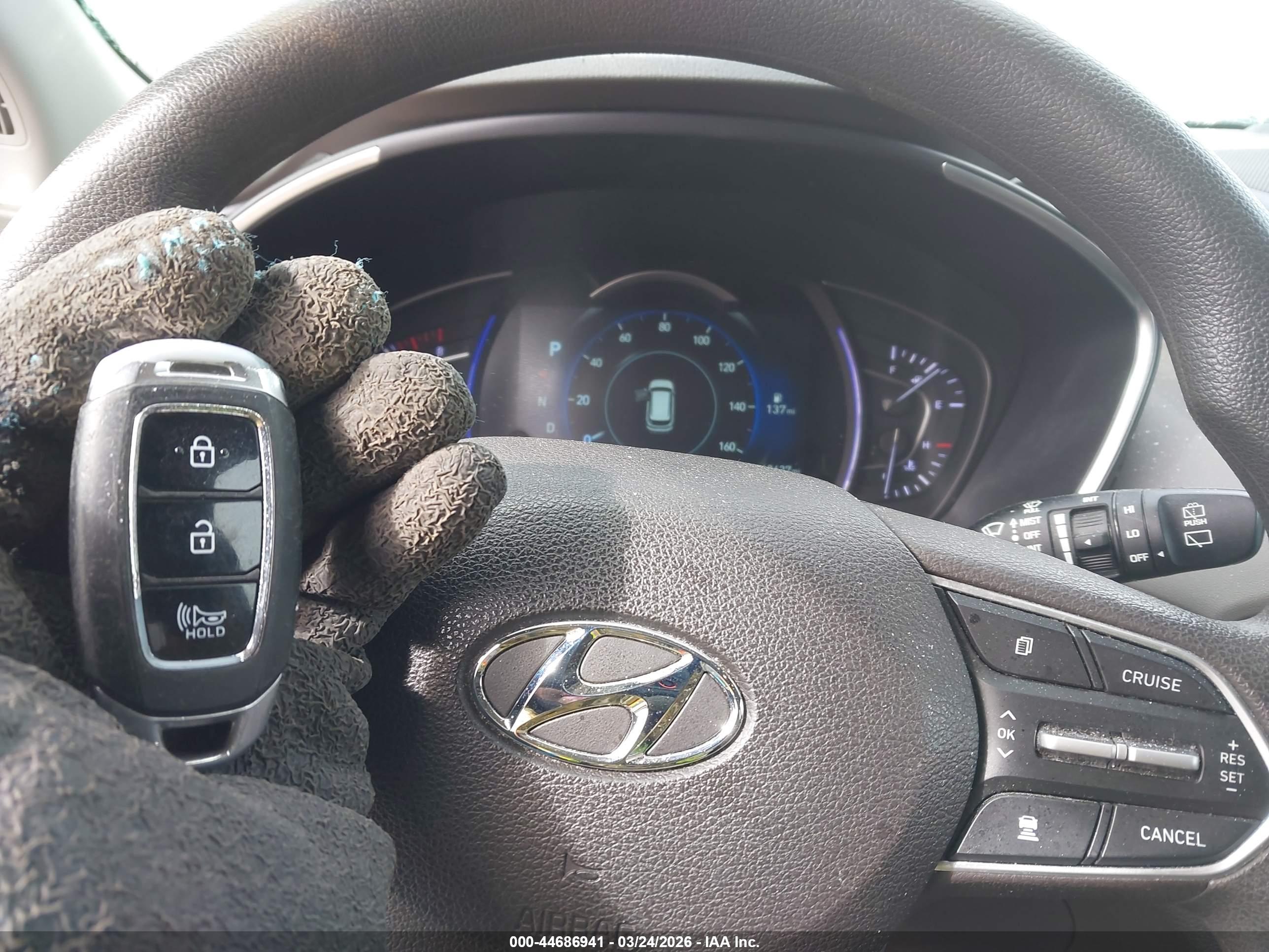 HYUNDAI SANTA image 11
