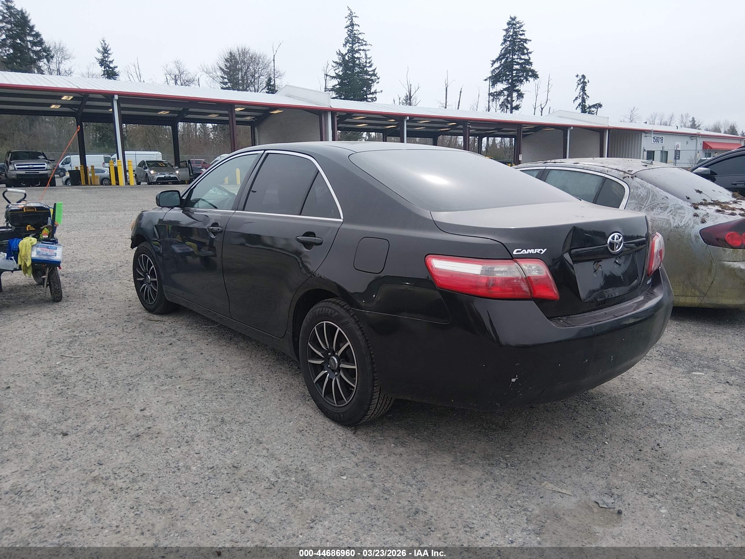 TOYOTA CAMRY image 3
