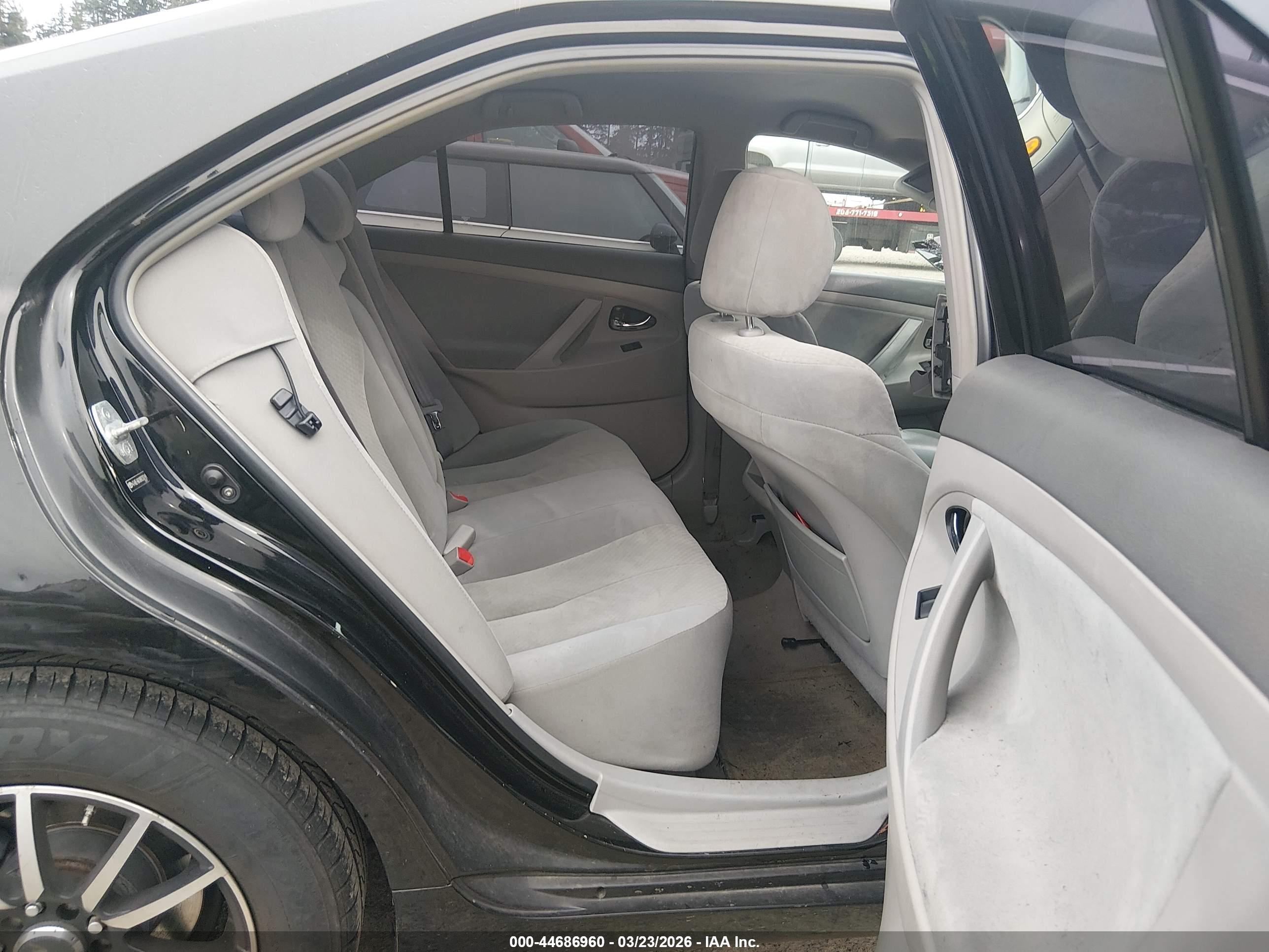 TOYOTA CAMRY image 8
