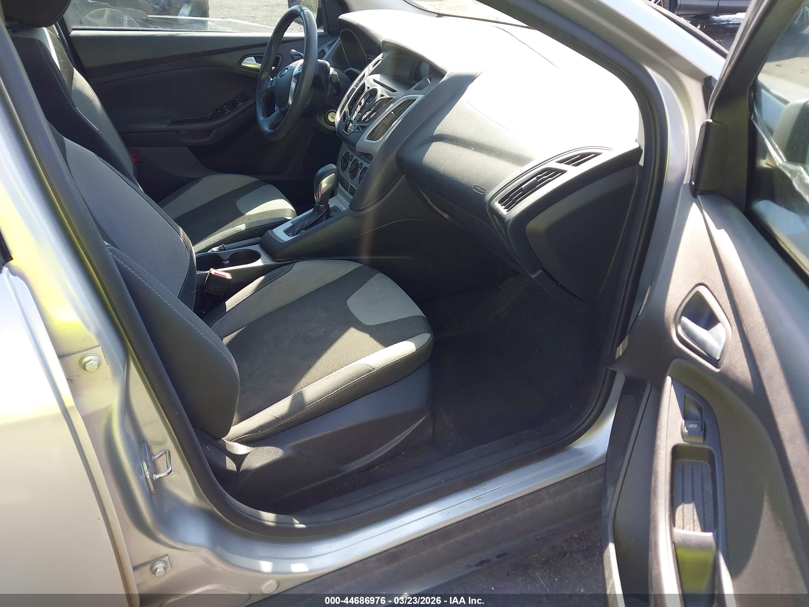 FORD FOCUS image 5