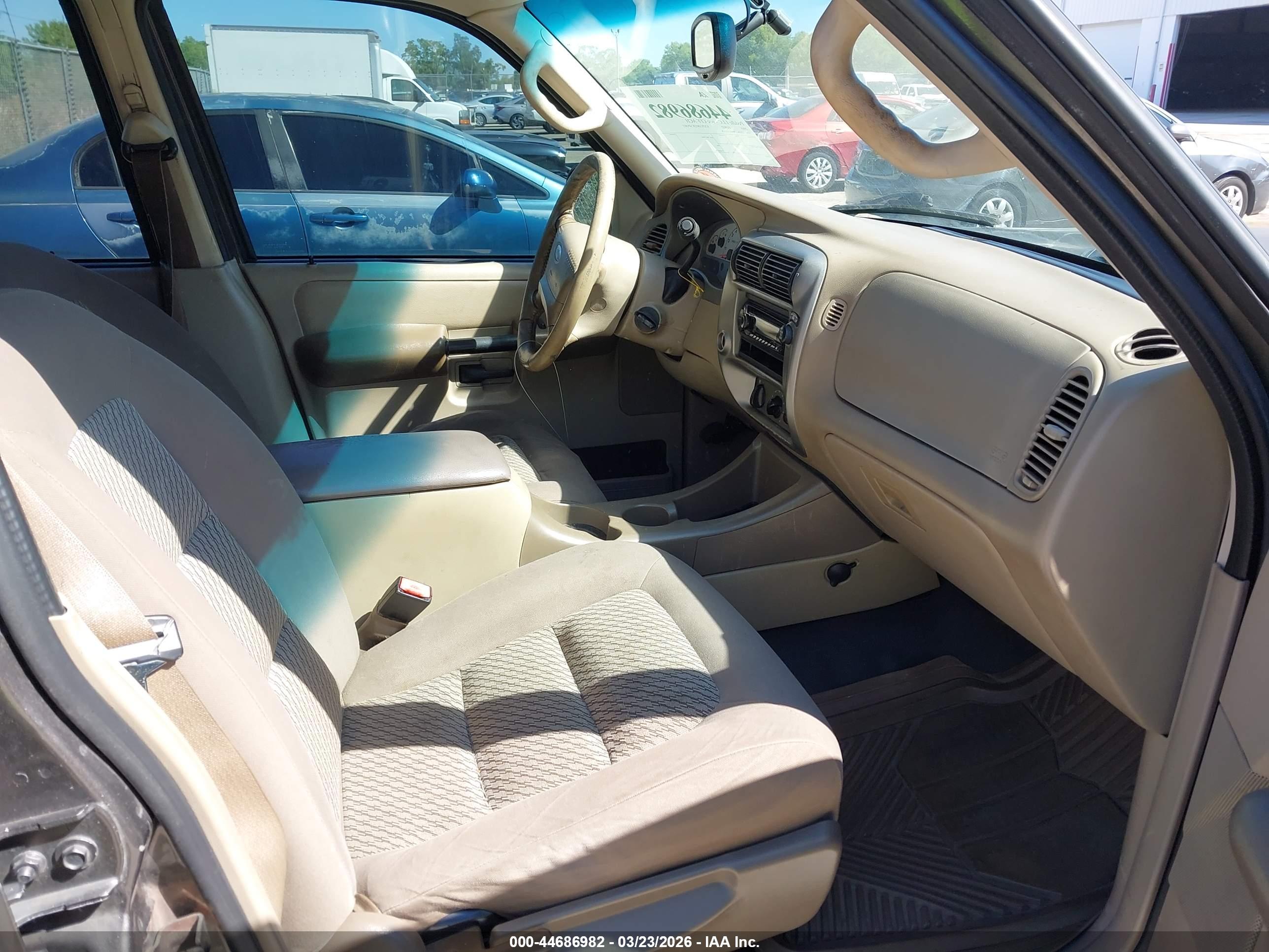 FORD EXPLORER image 5