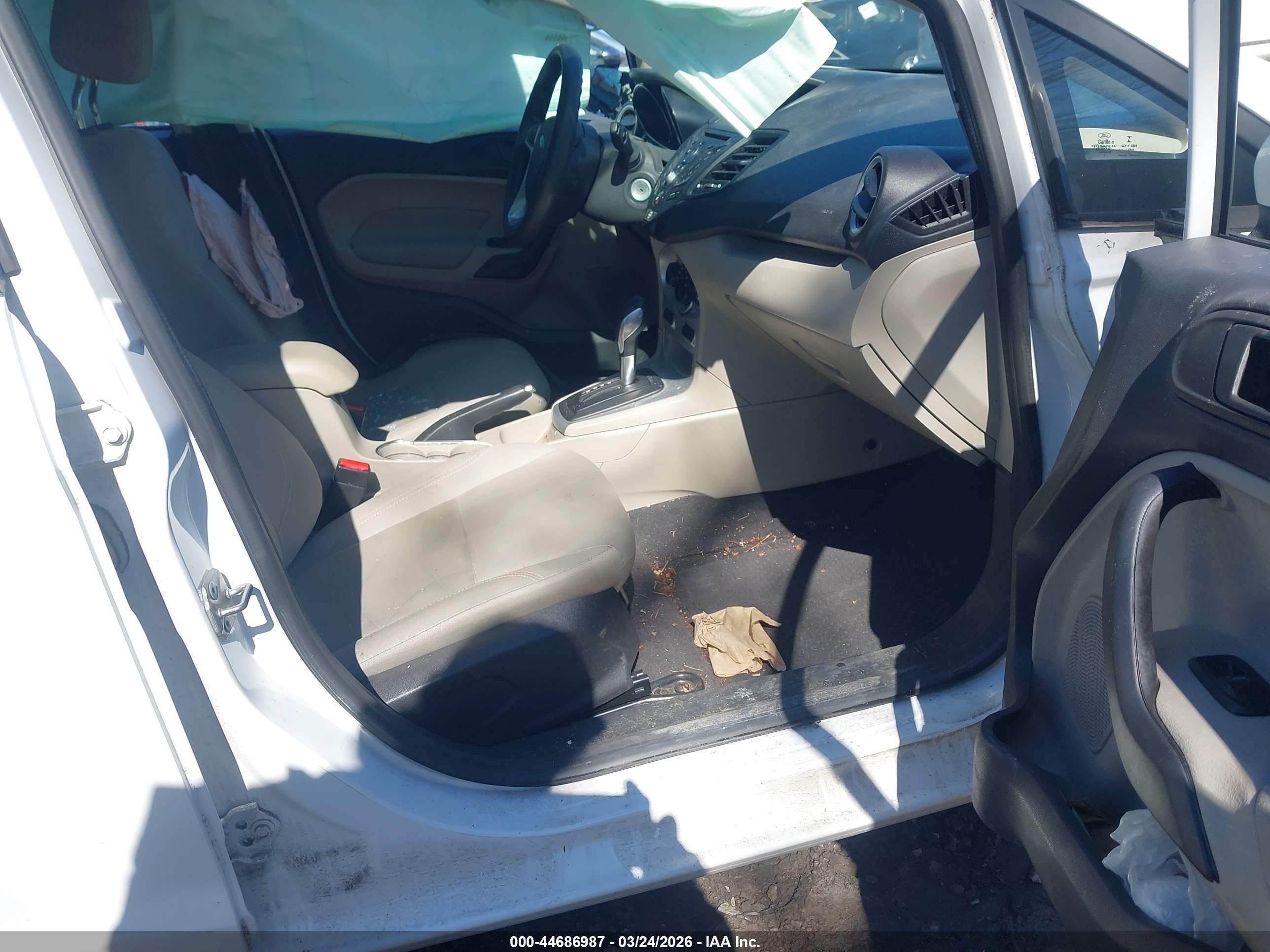 FORD FIESTA image 5