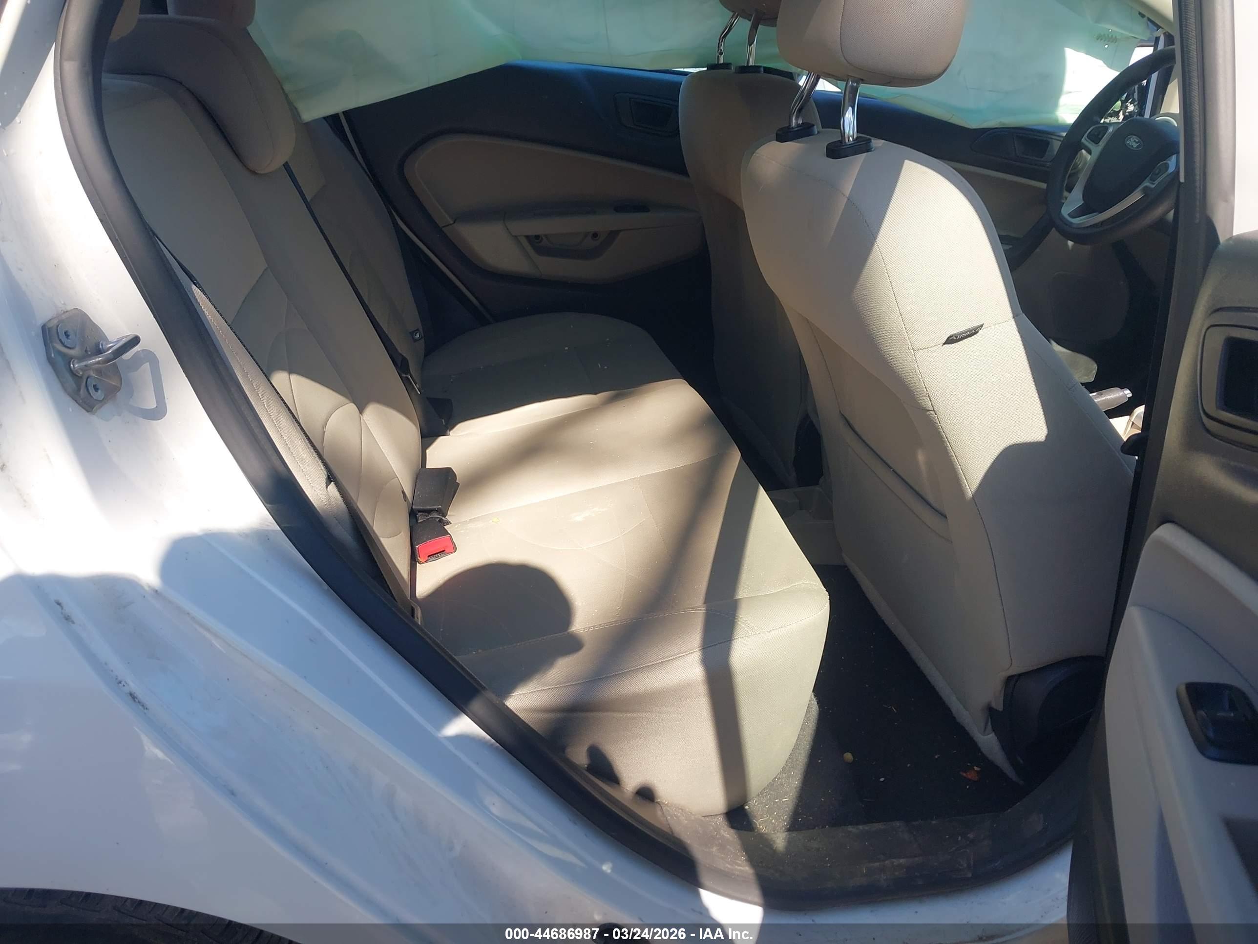FORD FIESTA image 8