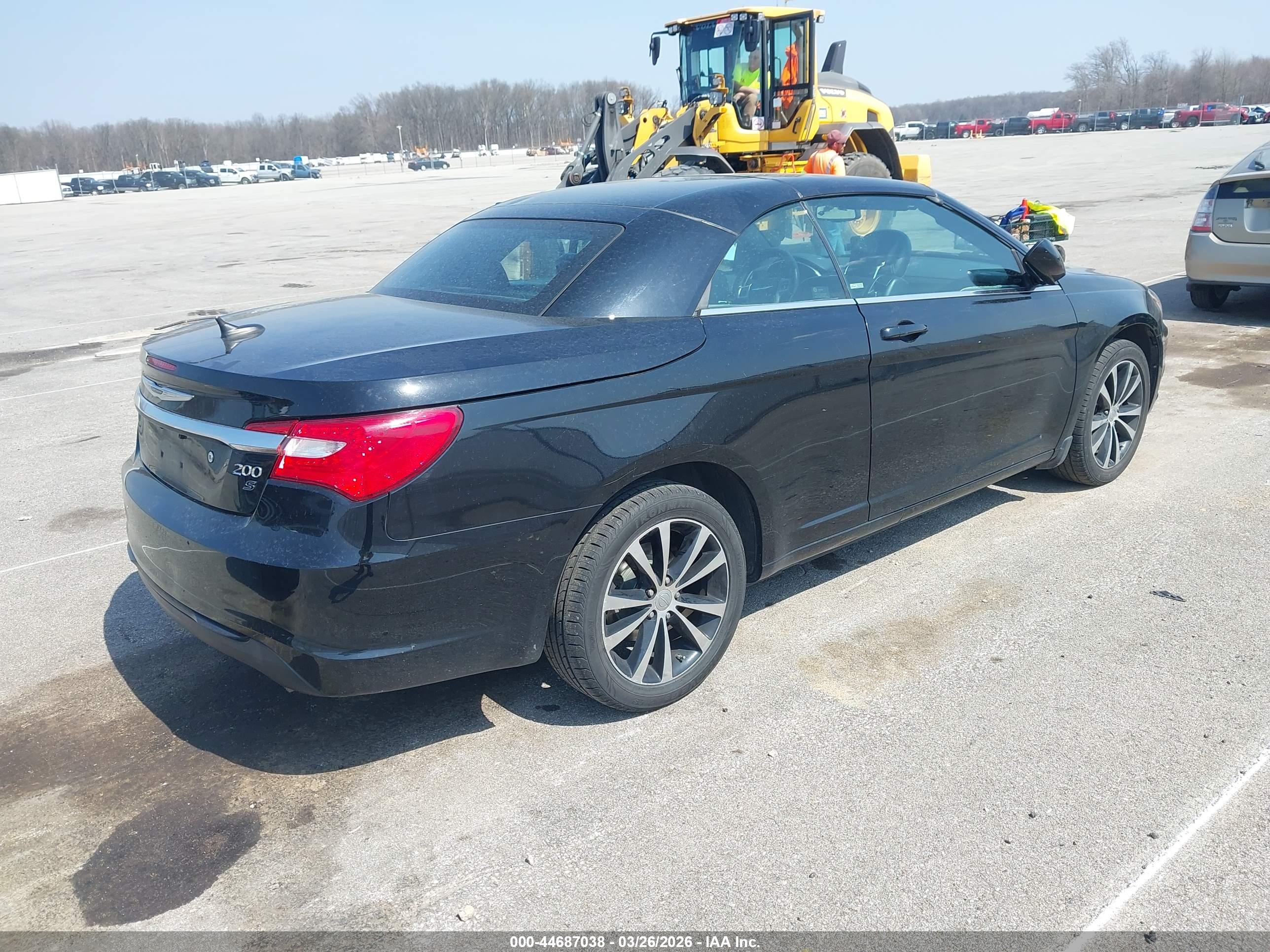 CHRYSLER 200 image 4