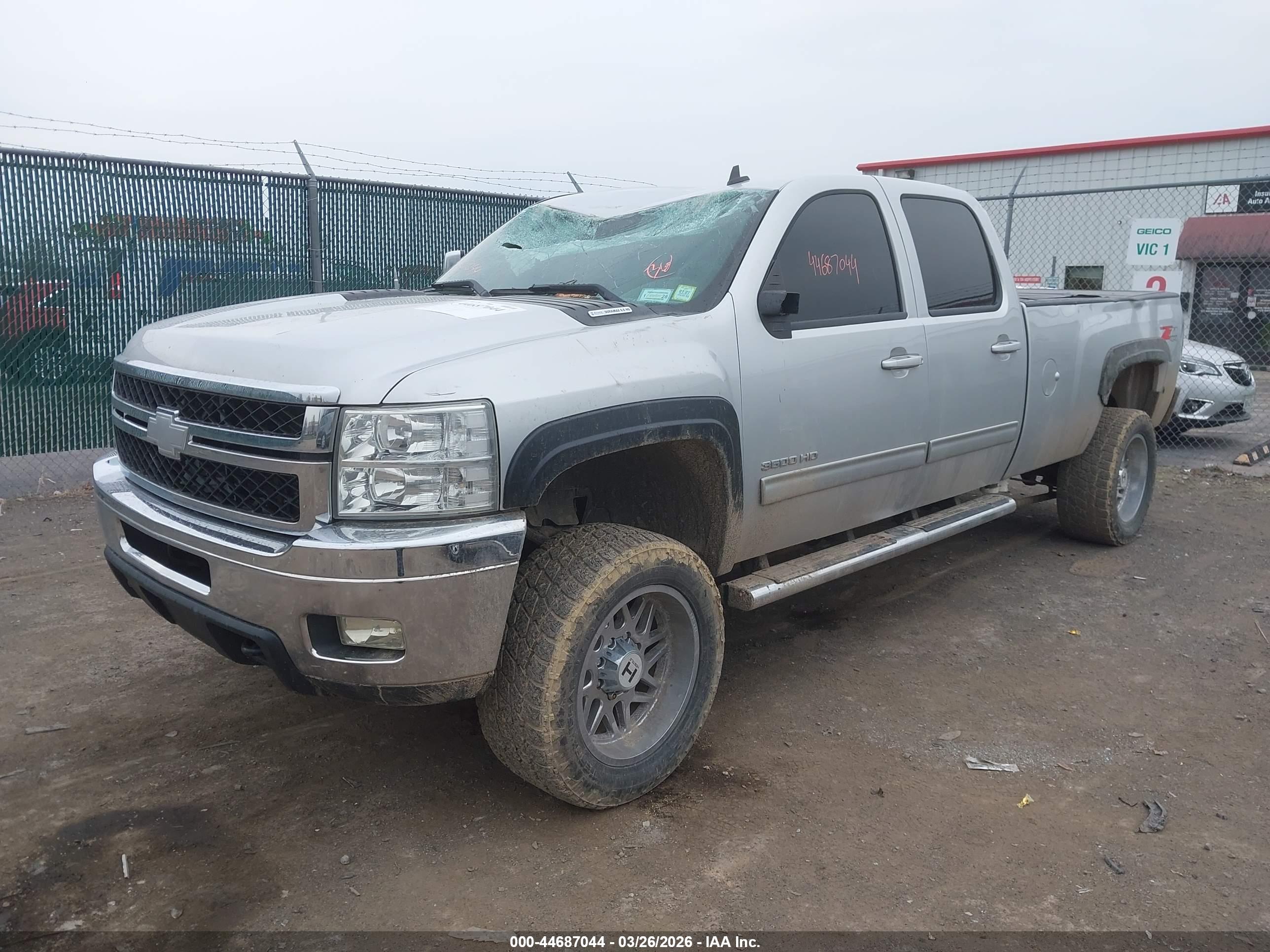 CHEVROLET SILVERADO image 2