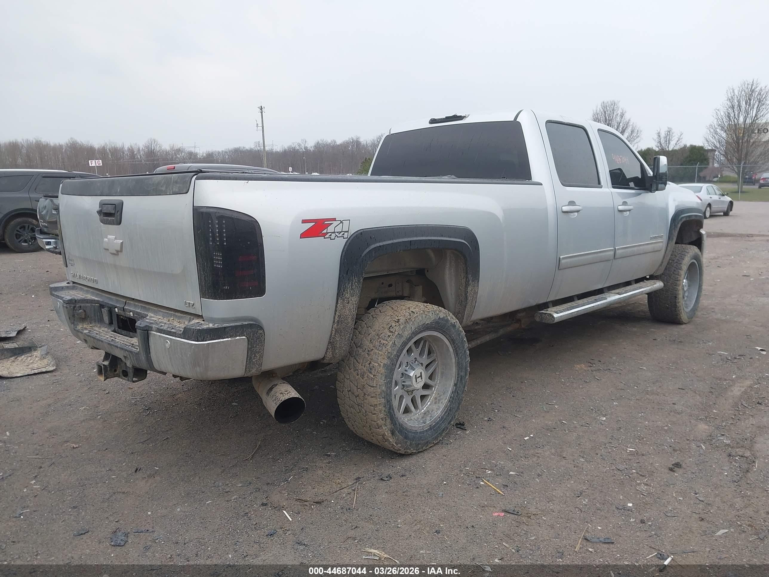 CHEVROLET SILVERADO image 4