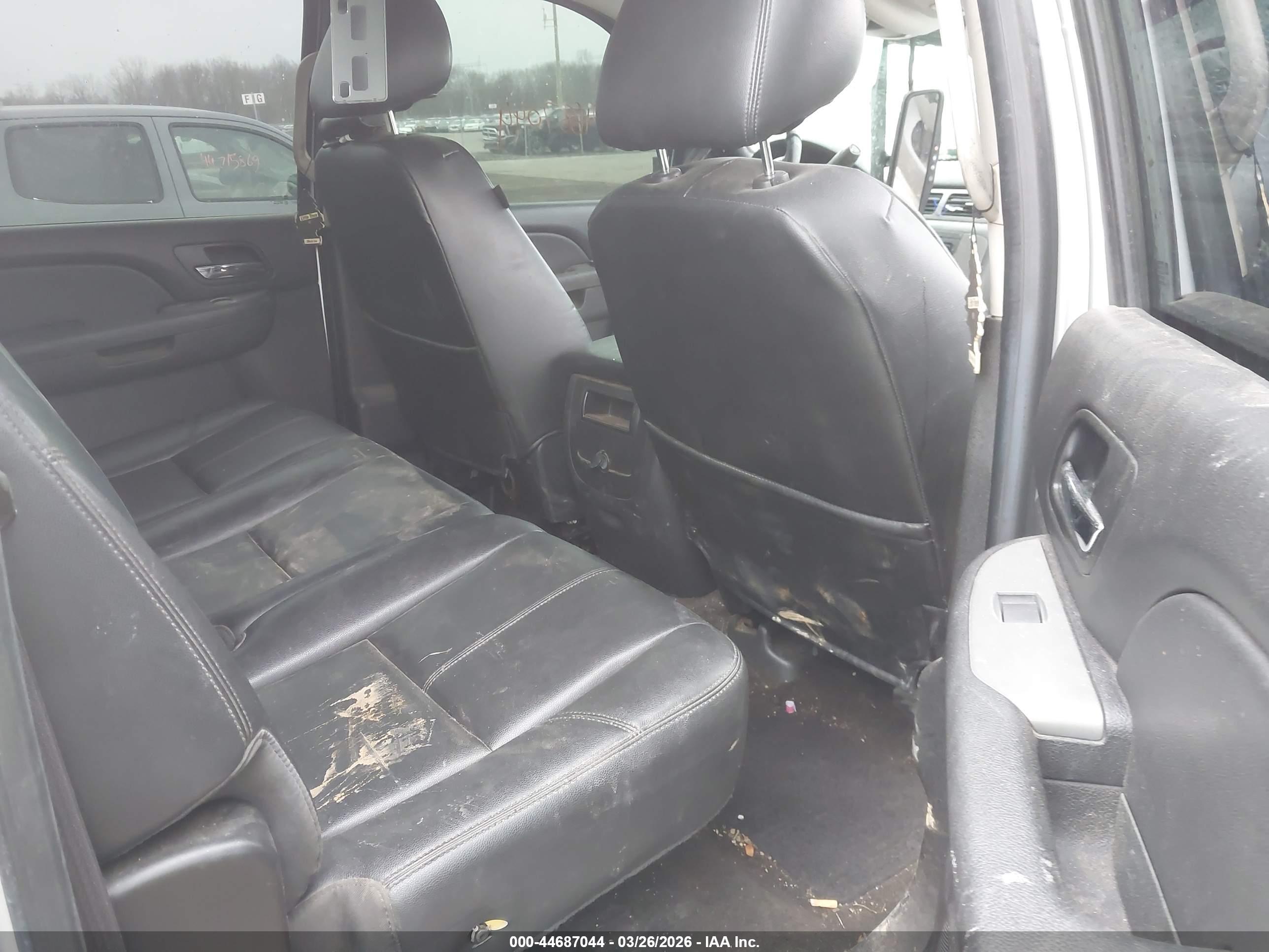 CHEVROLET SILVERADO image 8
