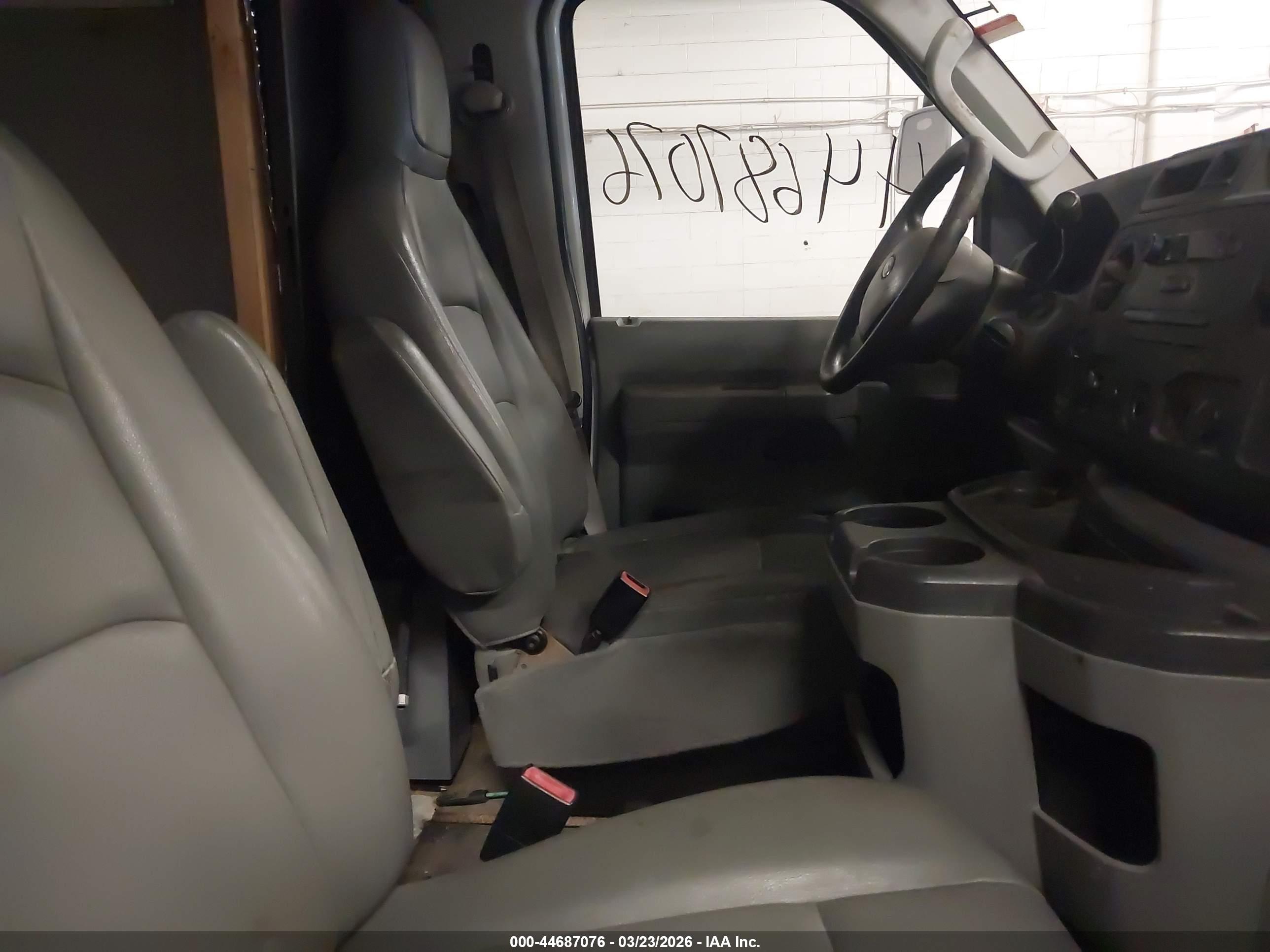 FORD E-350 image 5