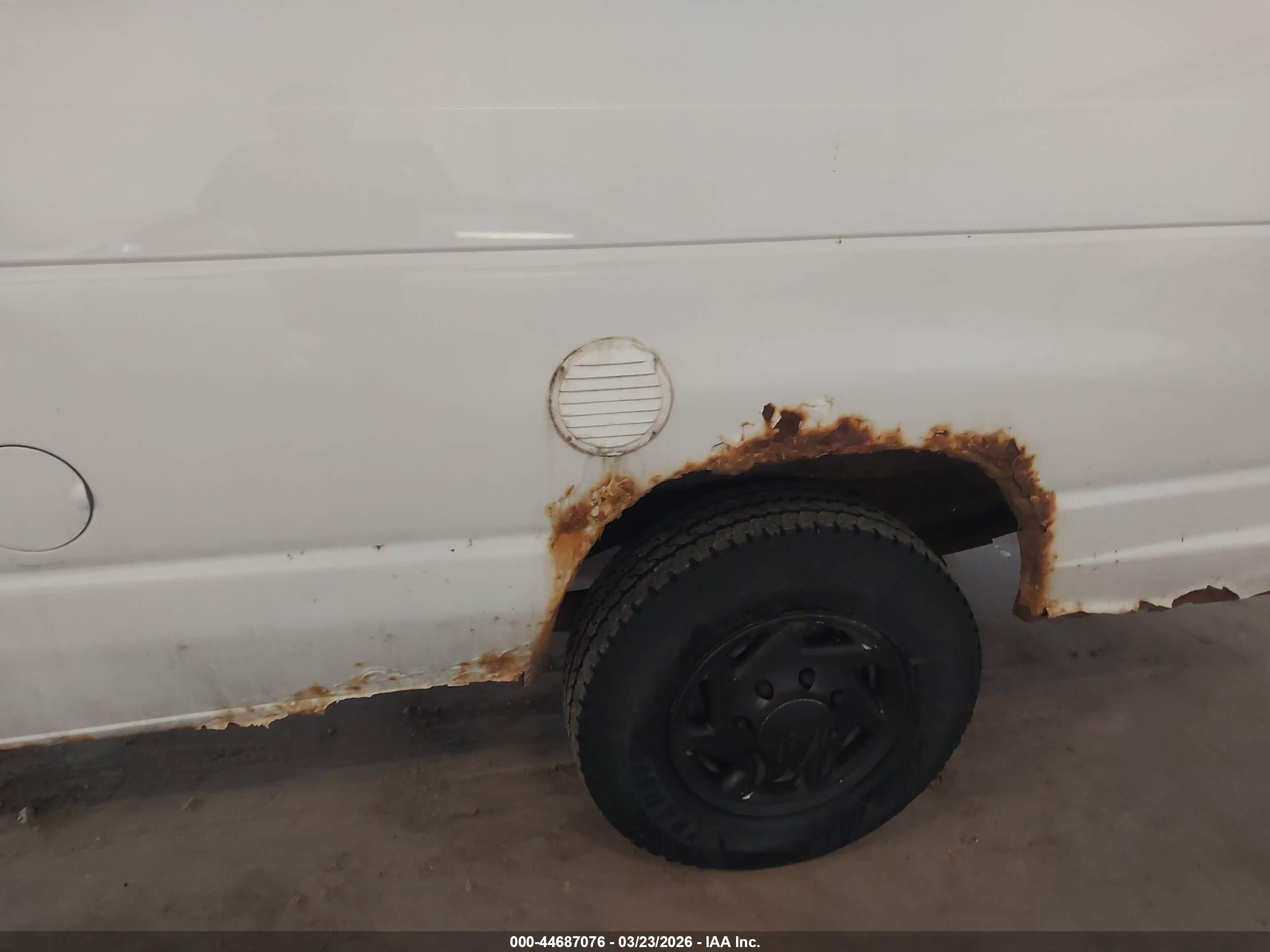 FORD E-350 image 6