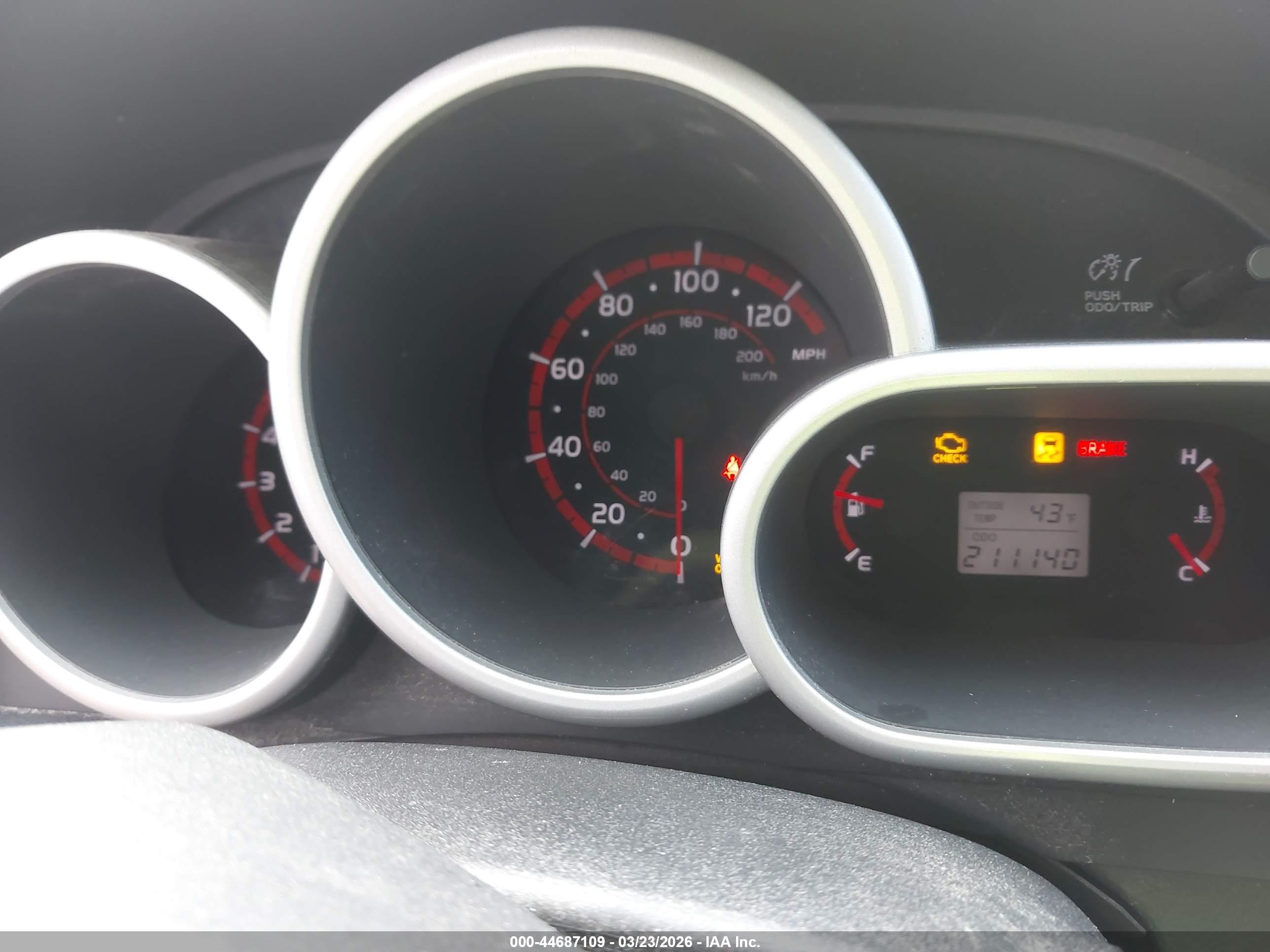 PONTIAC VIBE image 7