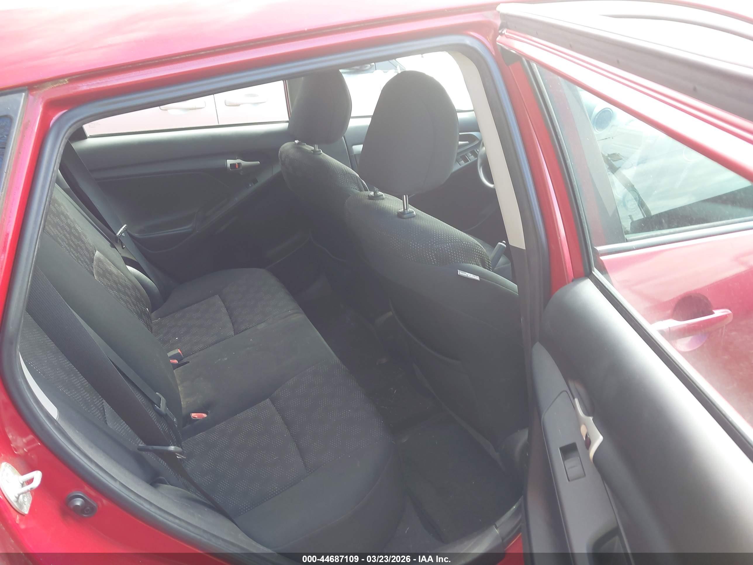 PONTIAC VIBE image 8