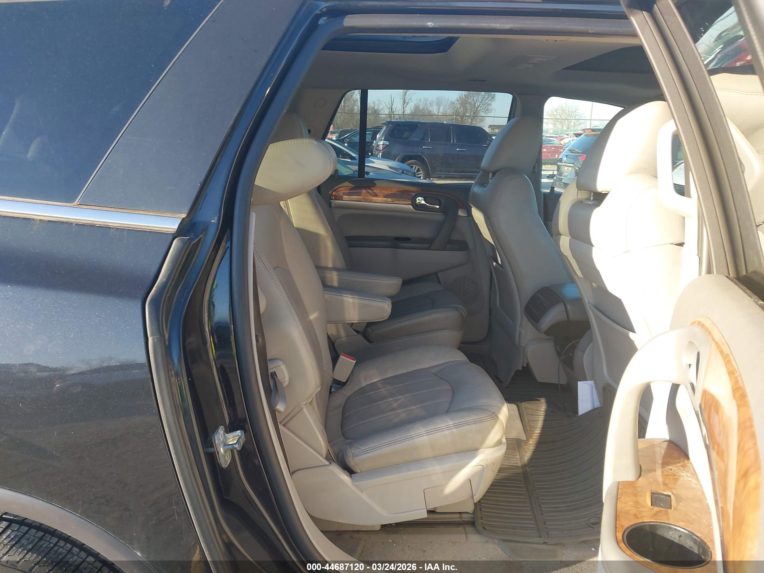 BUICK ENCLAVE image 8