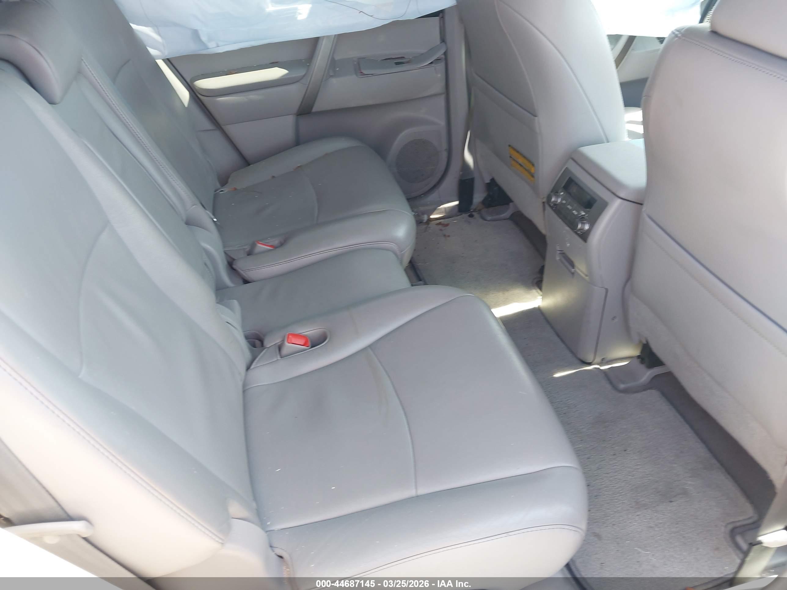 TOYOTA HIGHLANDER image 8