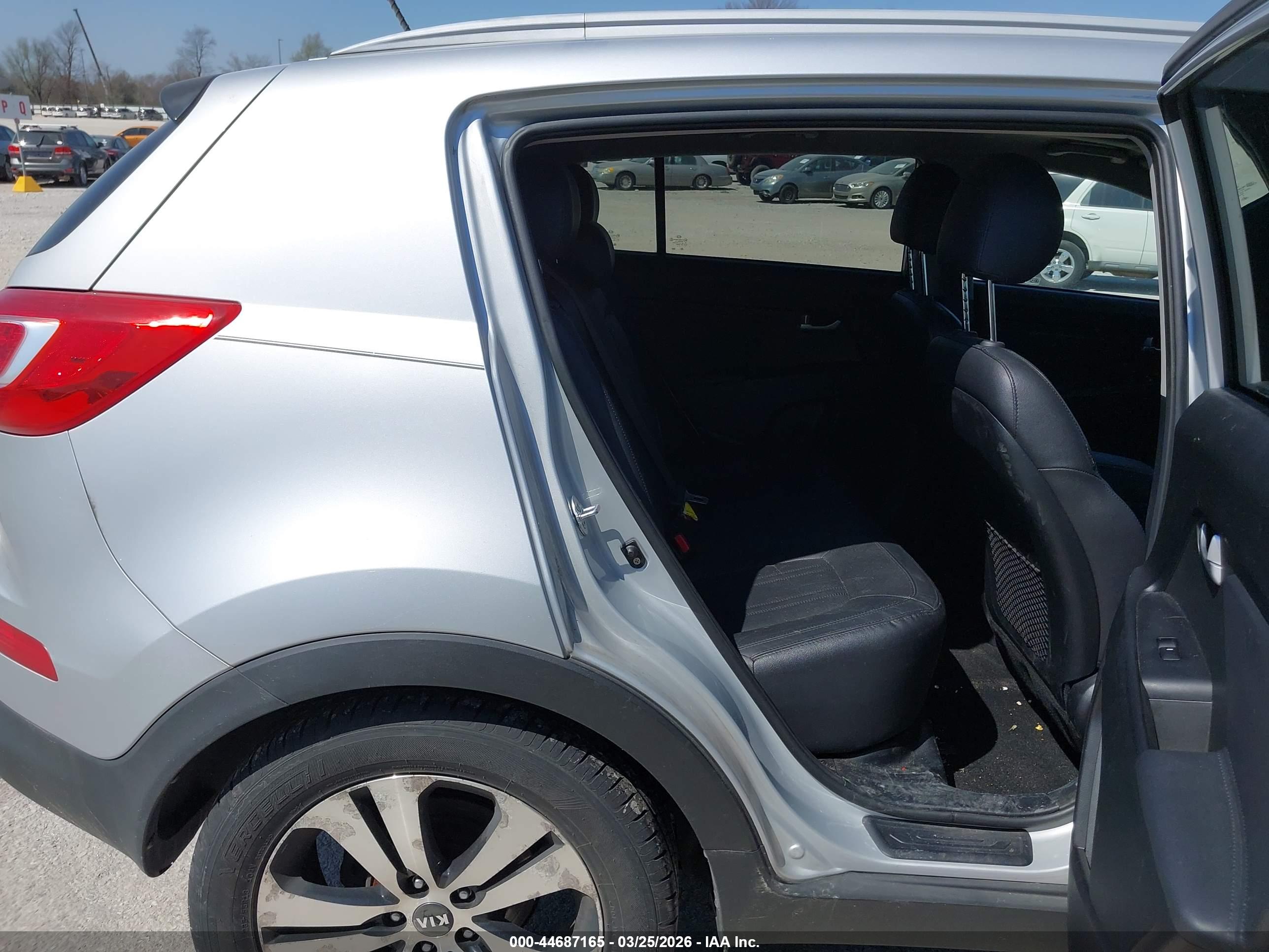 KIA SPORTAGE image 8