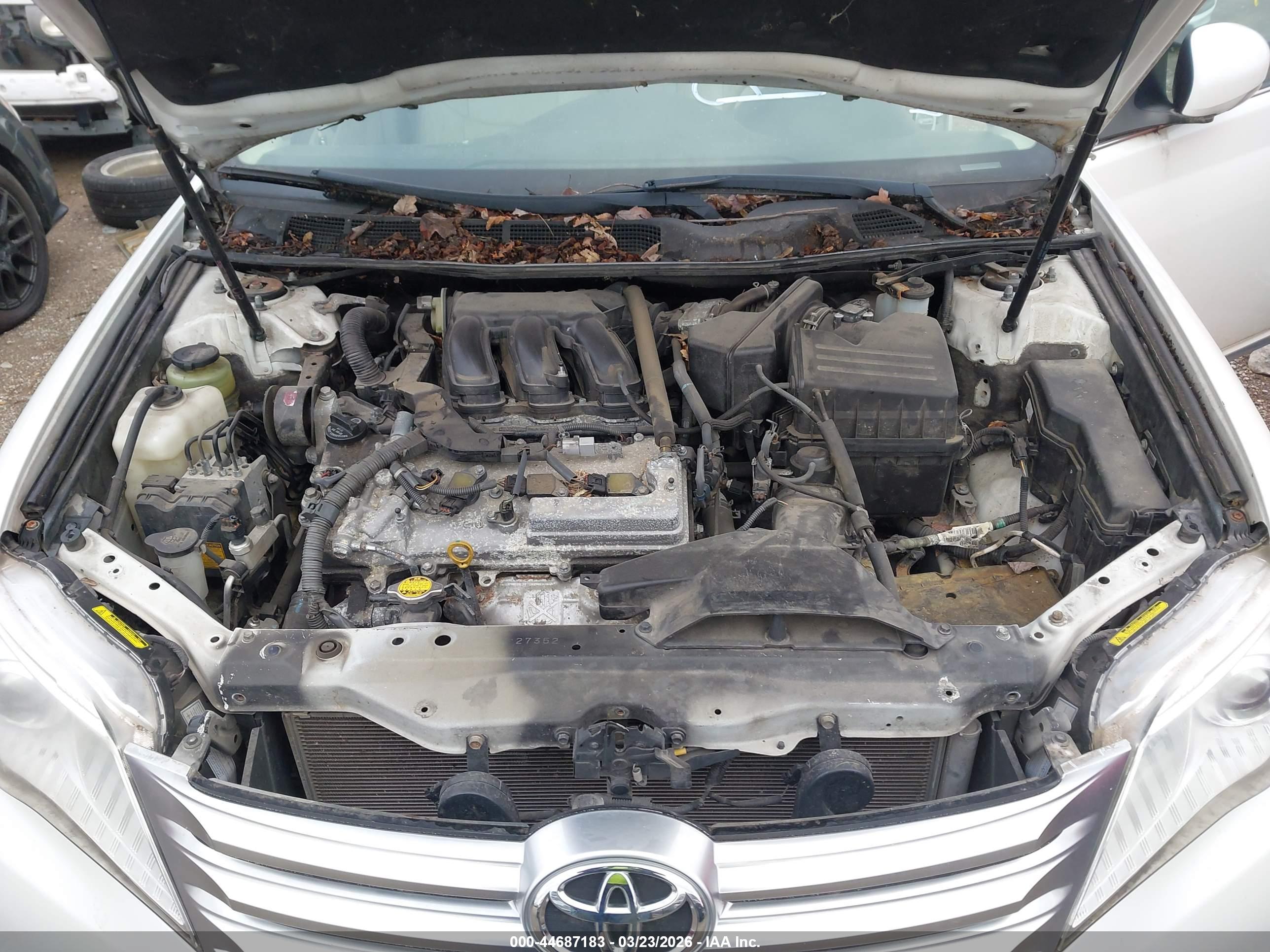 TOYOTA AVALON image 10