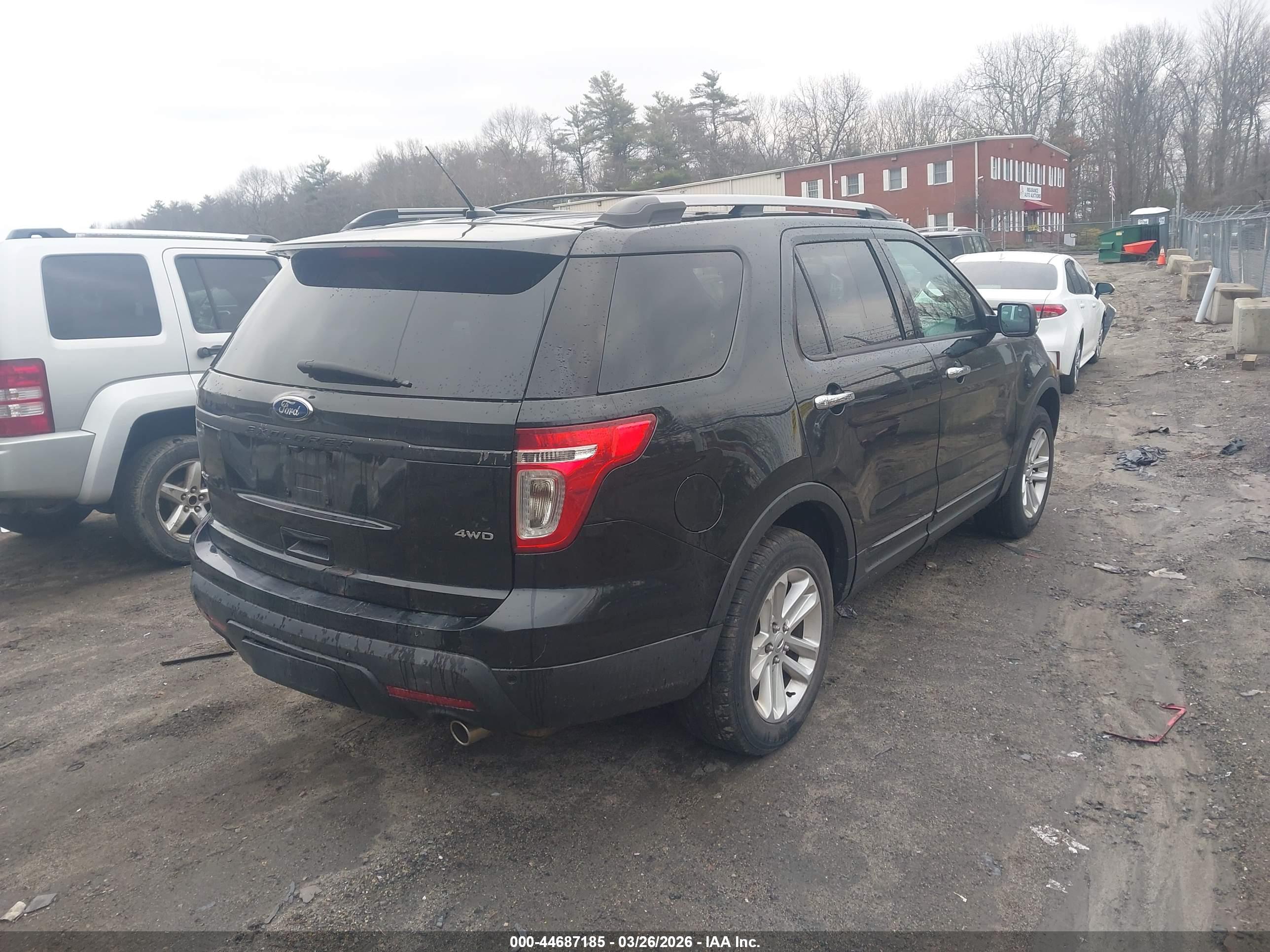 FORD EXPLORER image 4