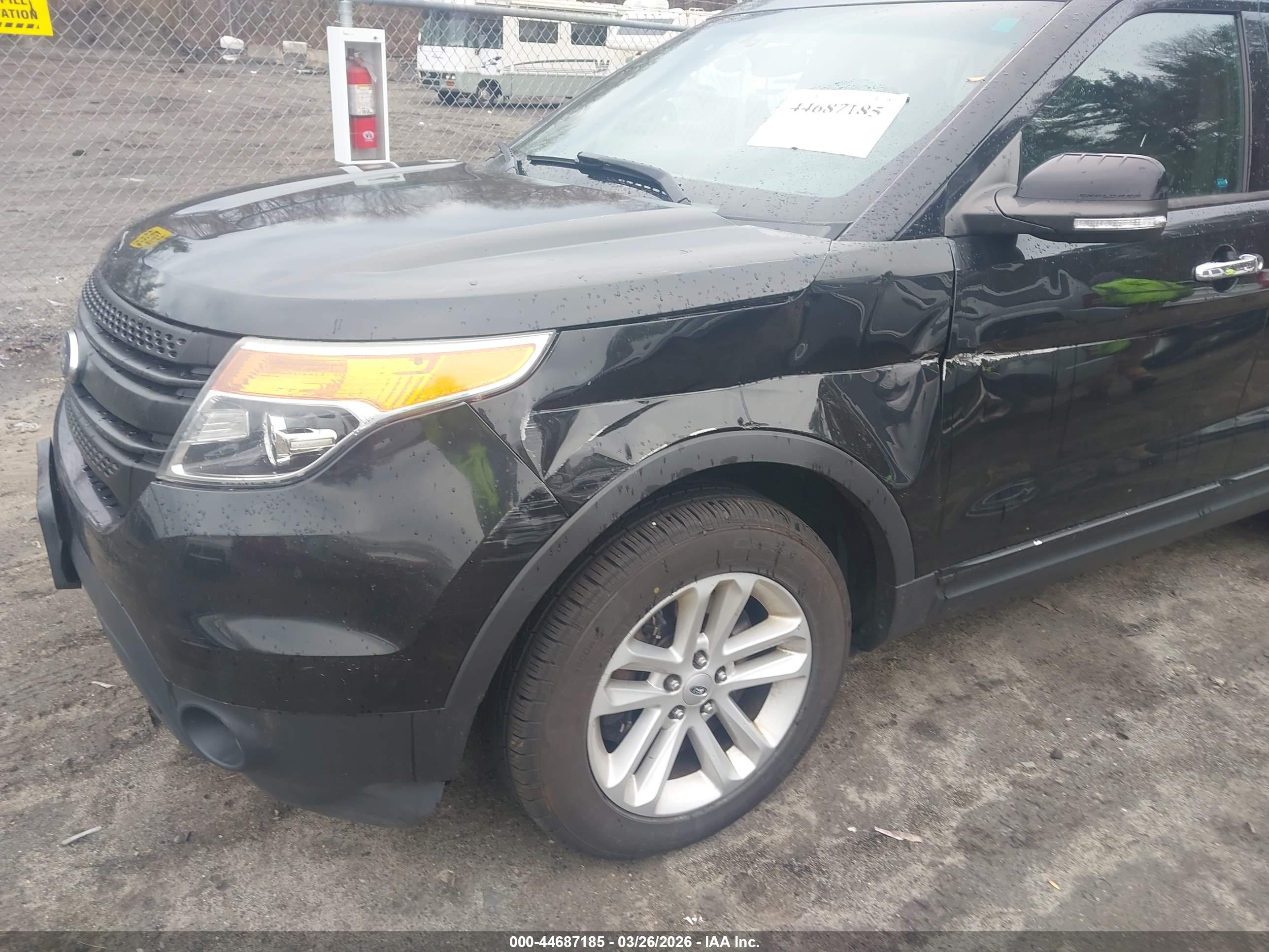 FORD EXPLORER image 6