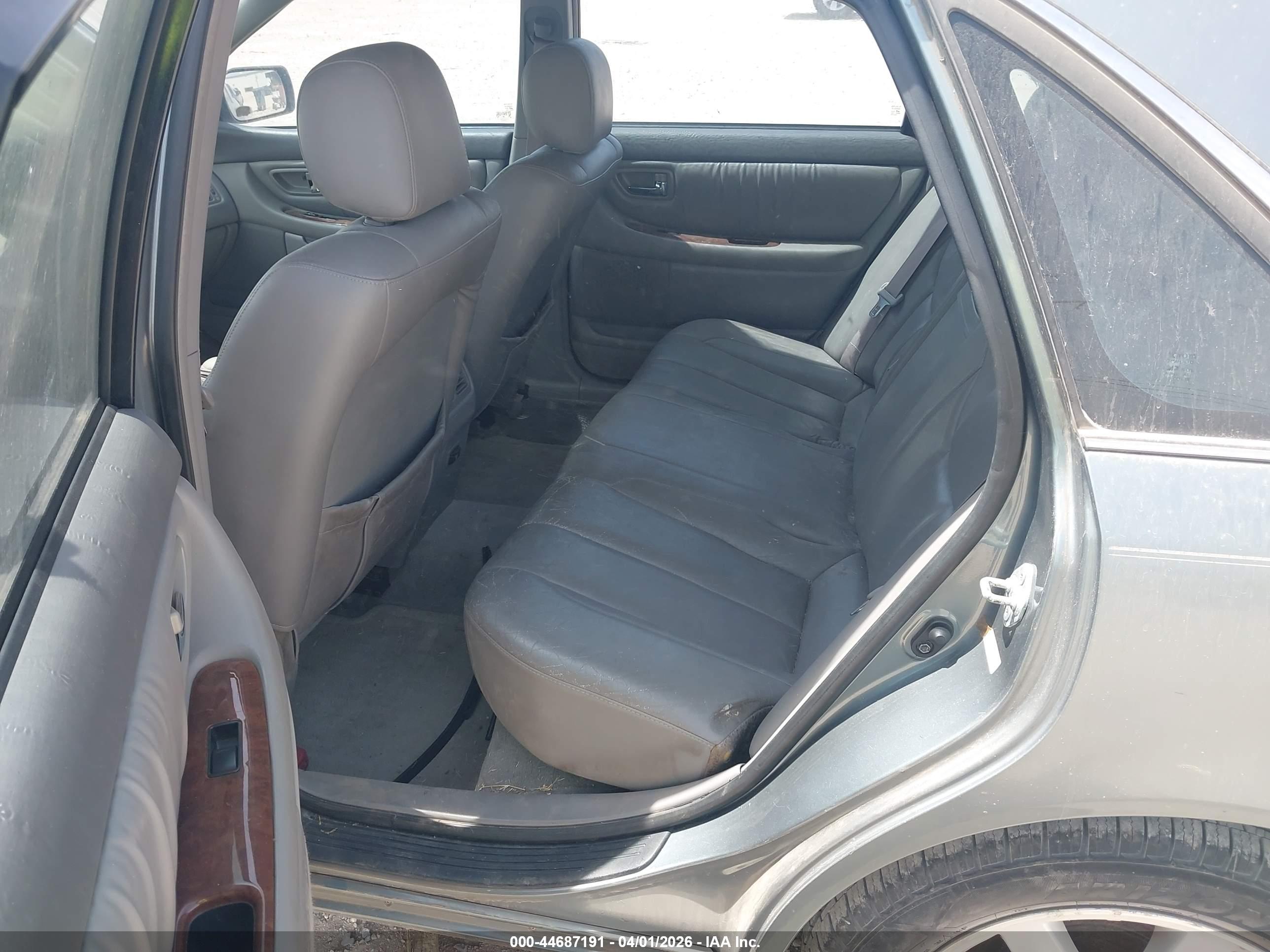 TOYOTA AVALON image 8