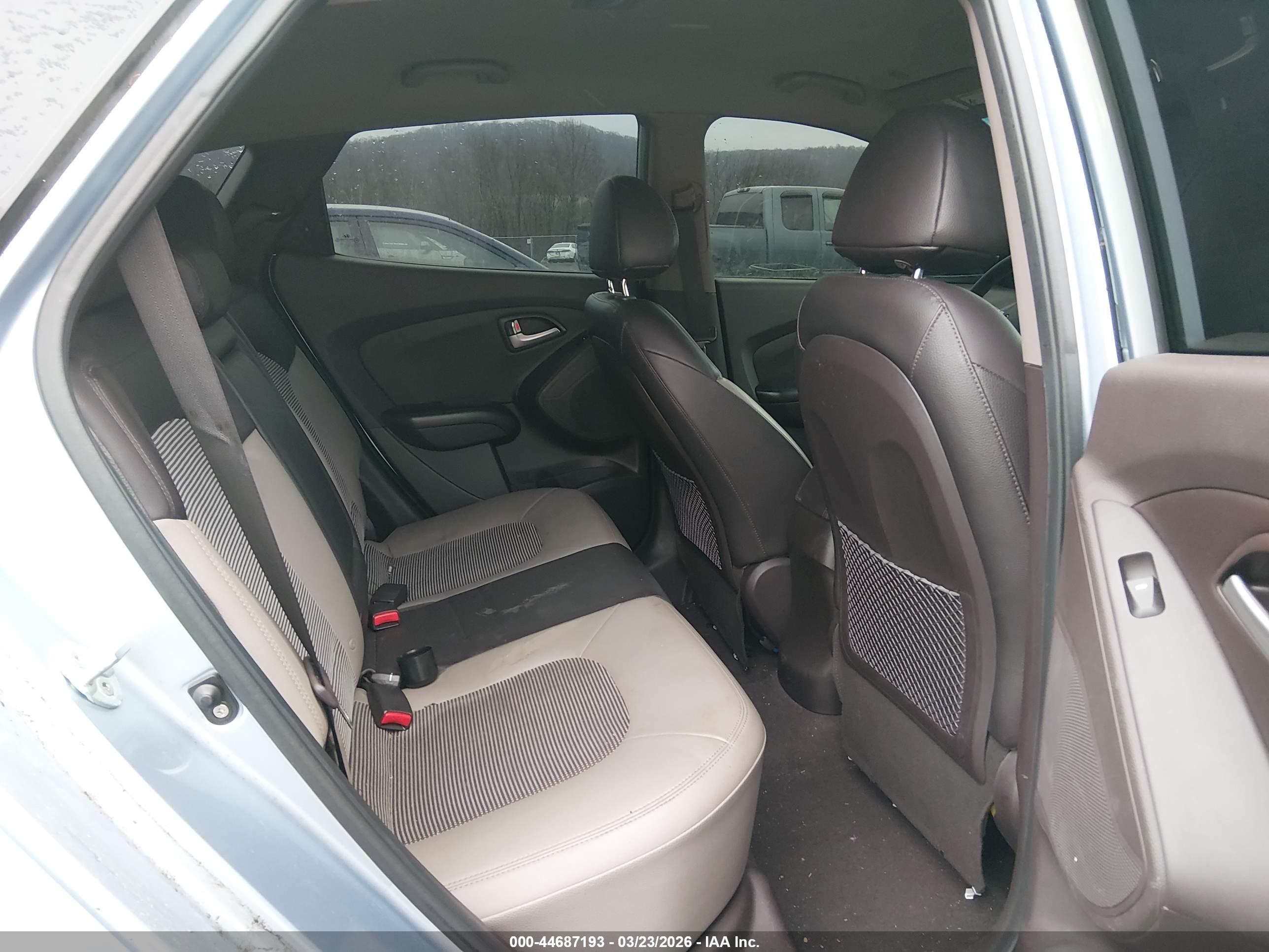 HYUNDAI TUCSON image 8