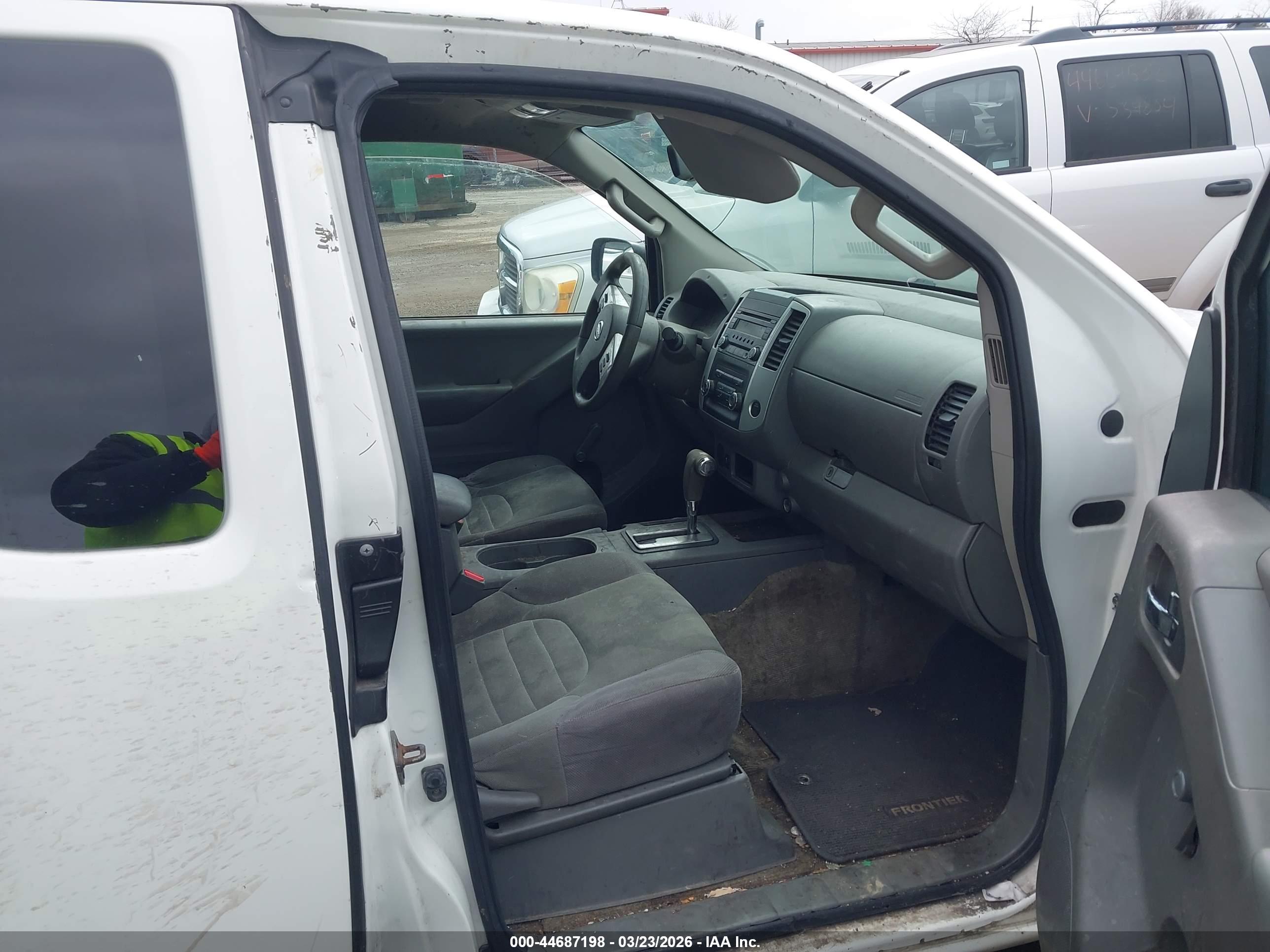 NISSAN FRONTIER image 5