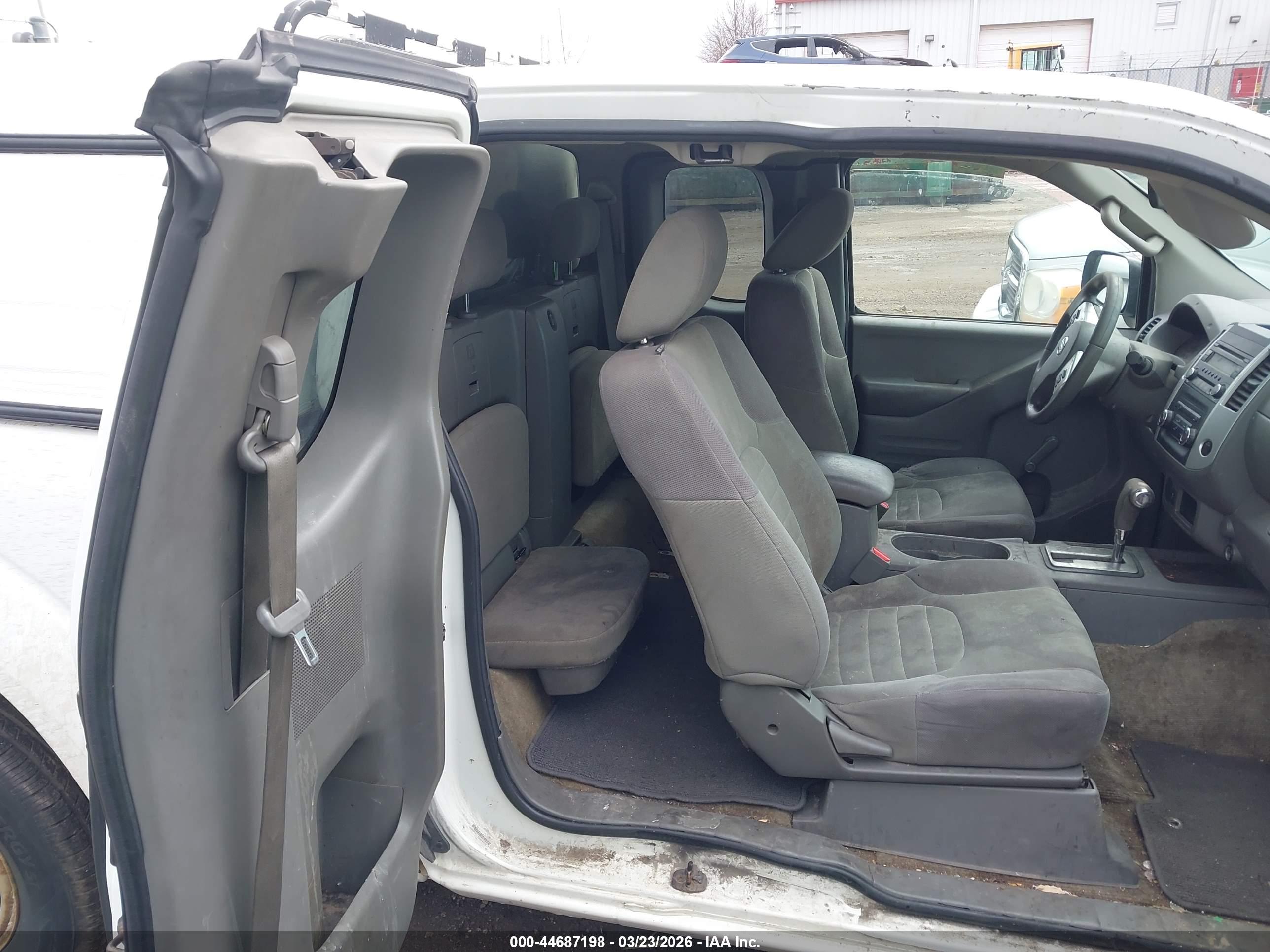 NISSAN FRONTIER image 8