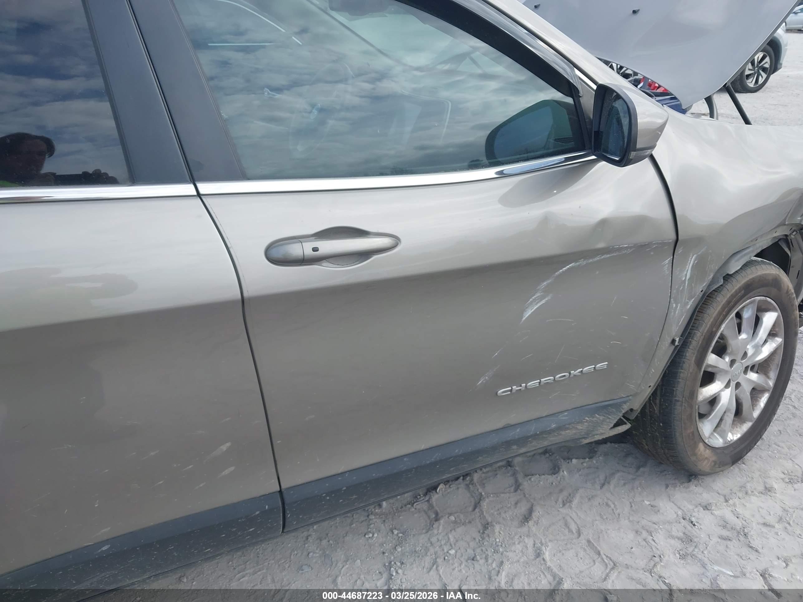 JEEP CHEROKEE image 6
