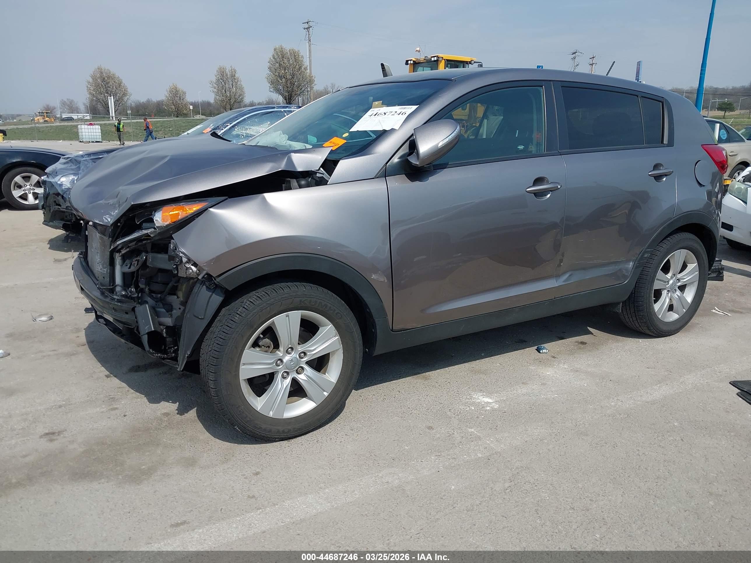 KIA SPORTAGE image 2
