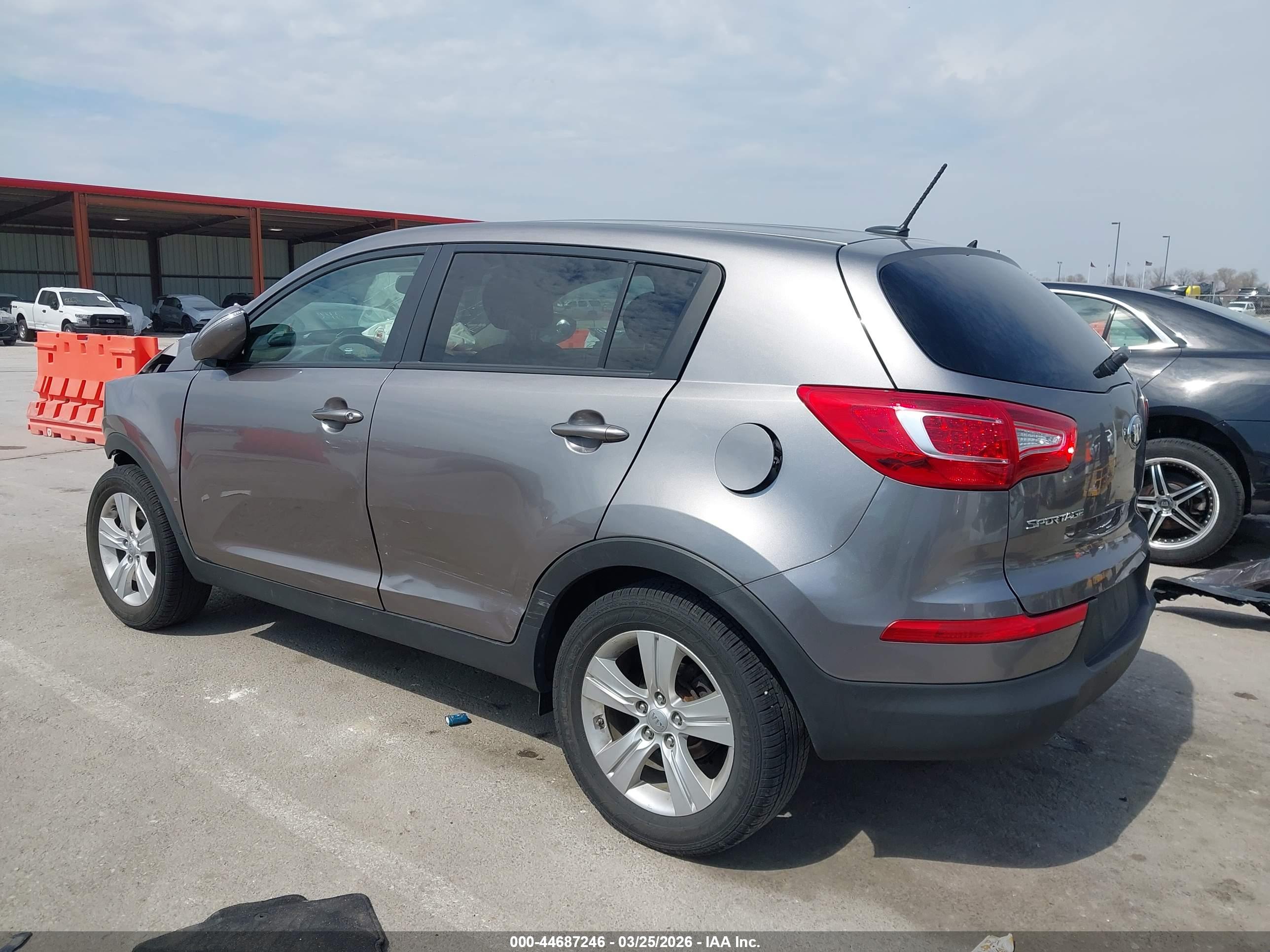 KIA SPORTAGE image 3