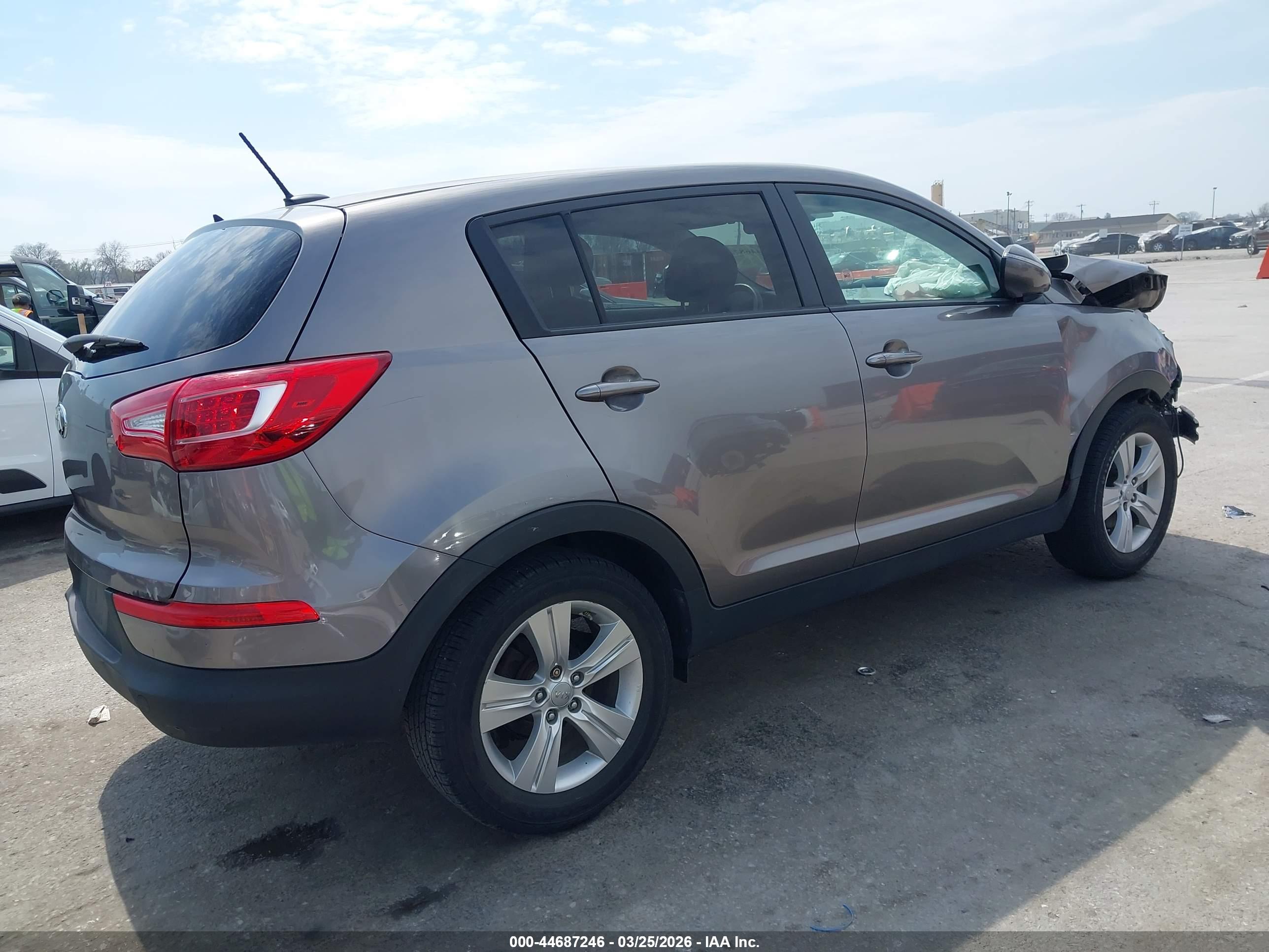 KIA SPORTAGE image 4