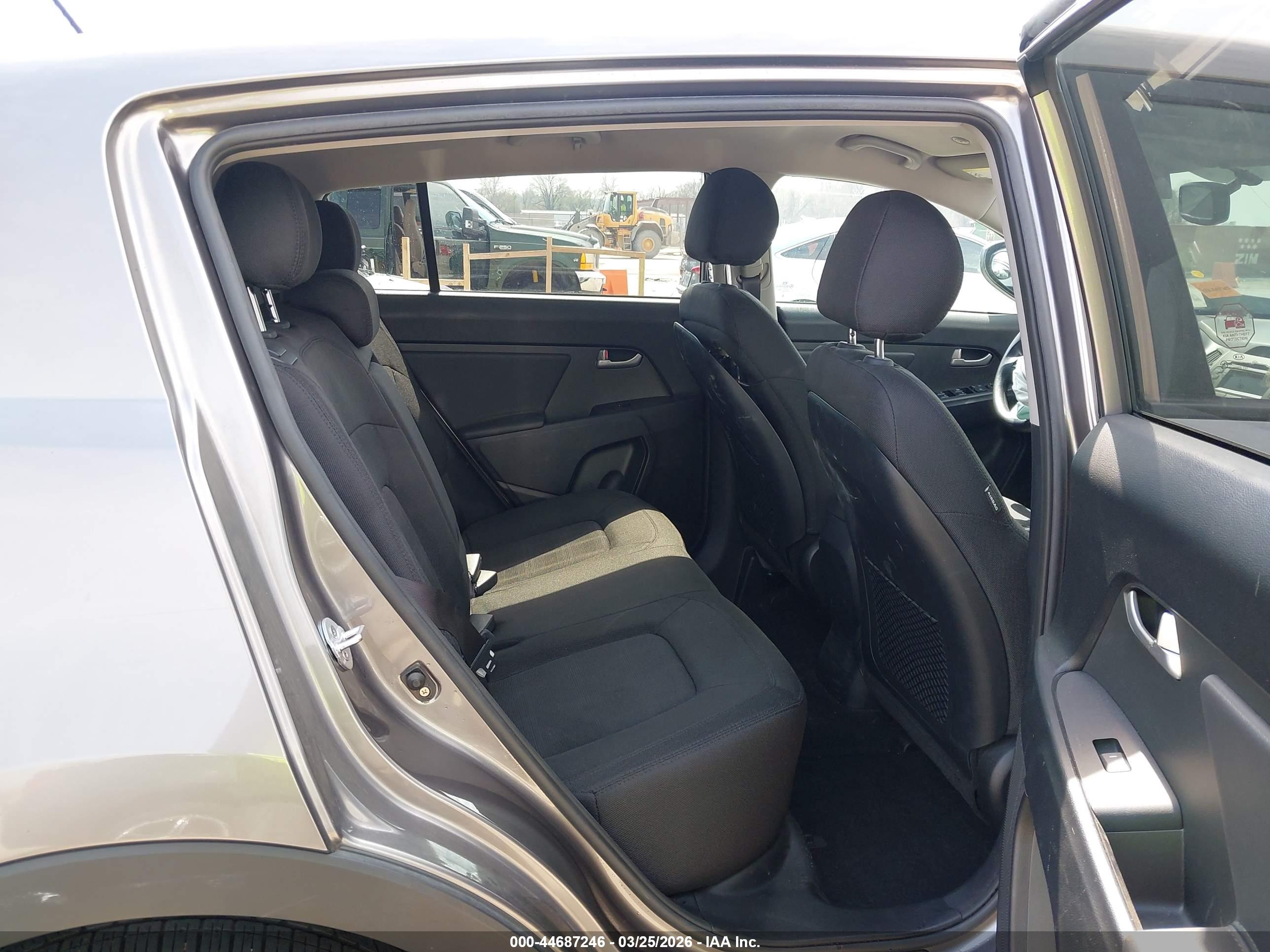 KIA SPORTAGE image 8