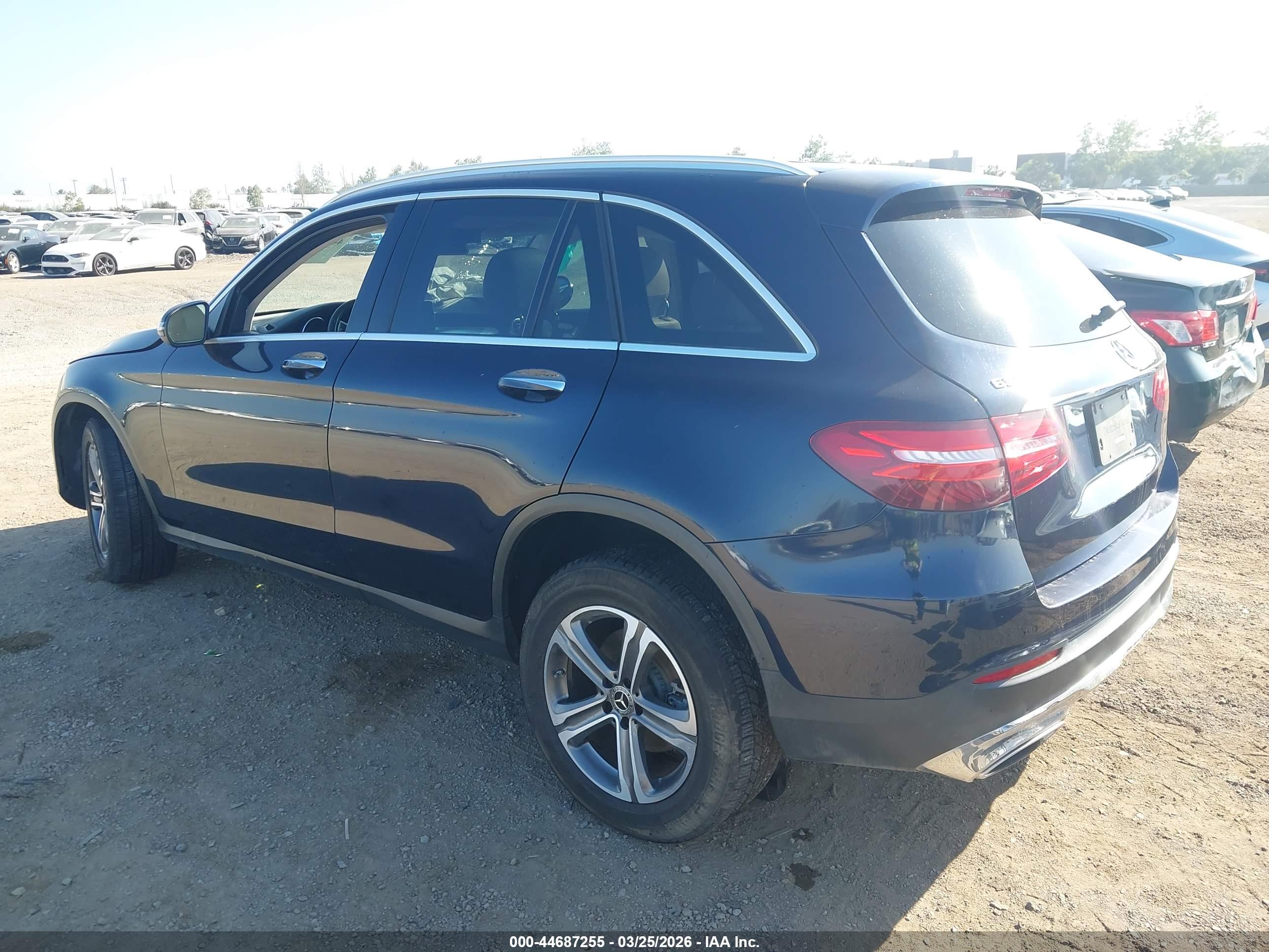 MERCEDES-BENZ GLC image 3