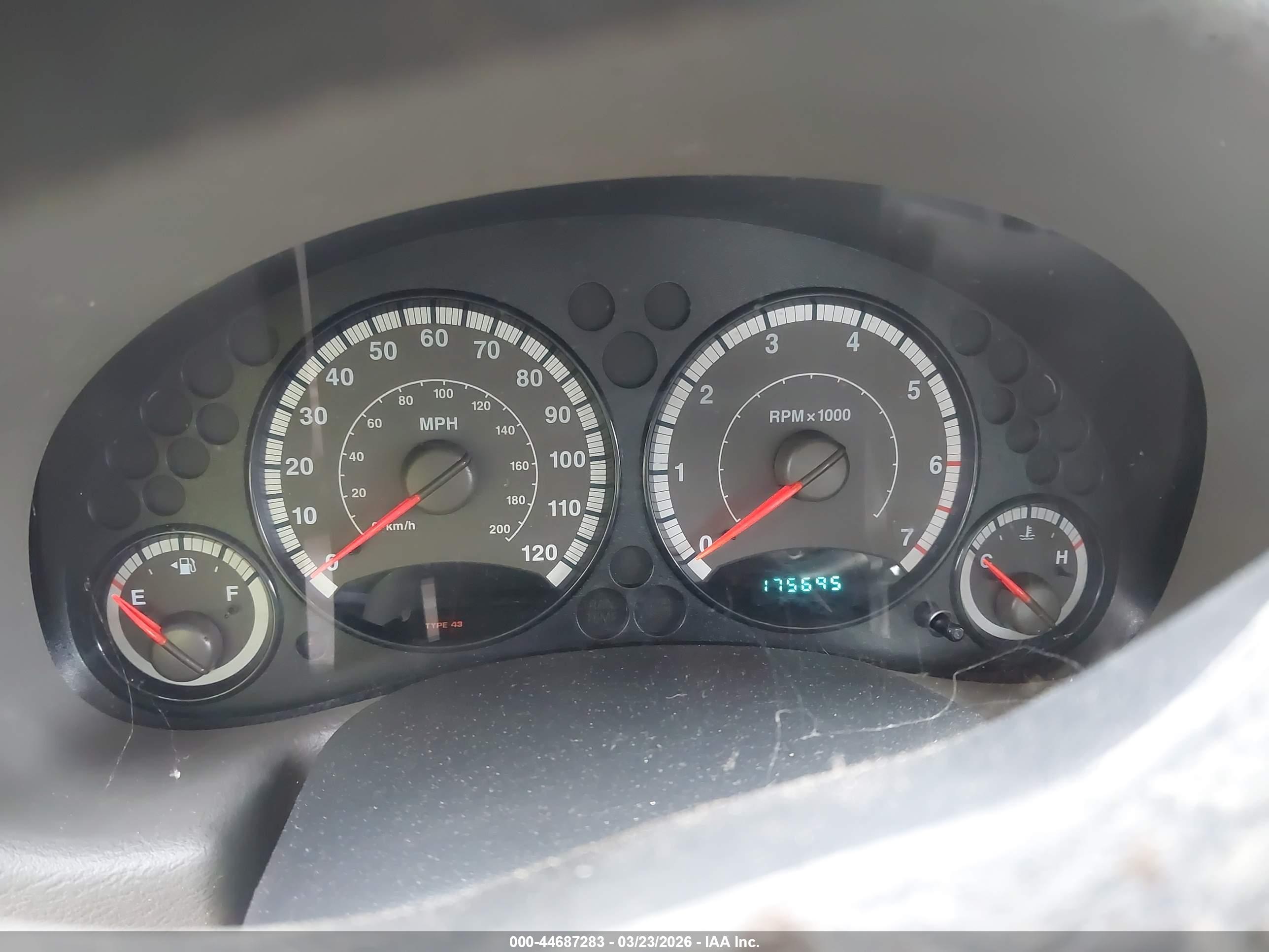 JEEP LIBERTY image 7