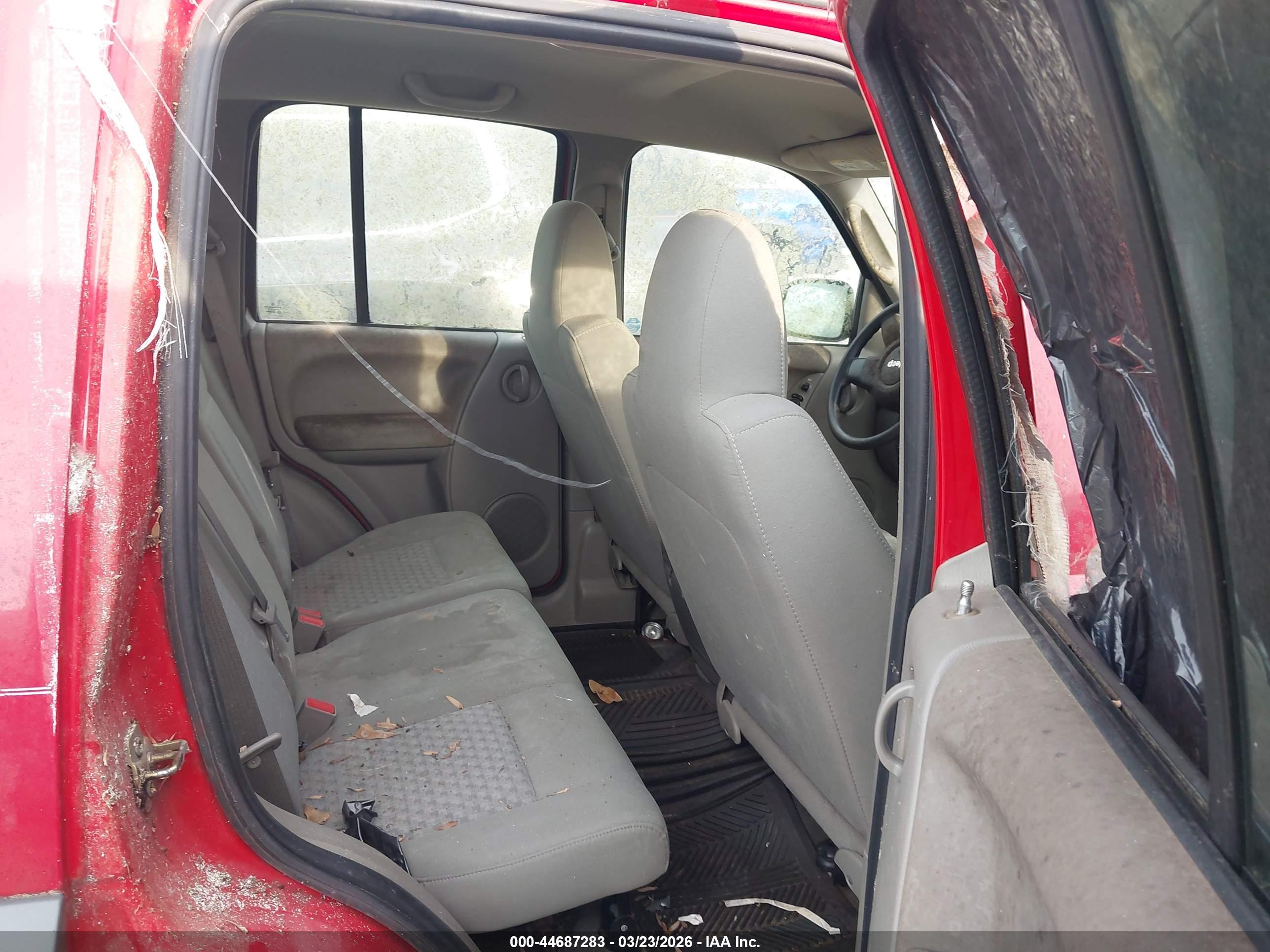 JEEP LIBERTY image 8