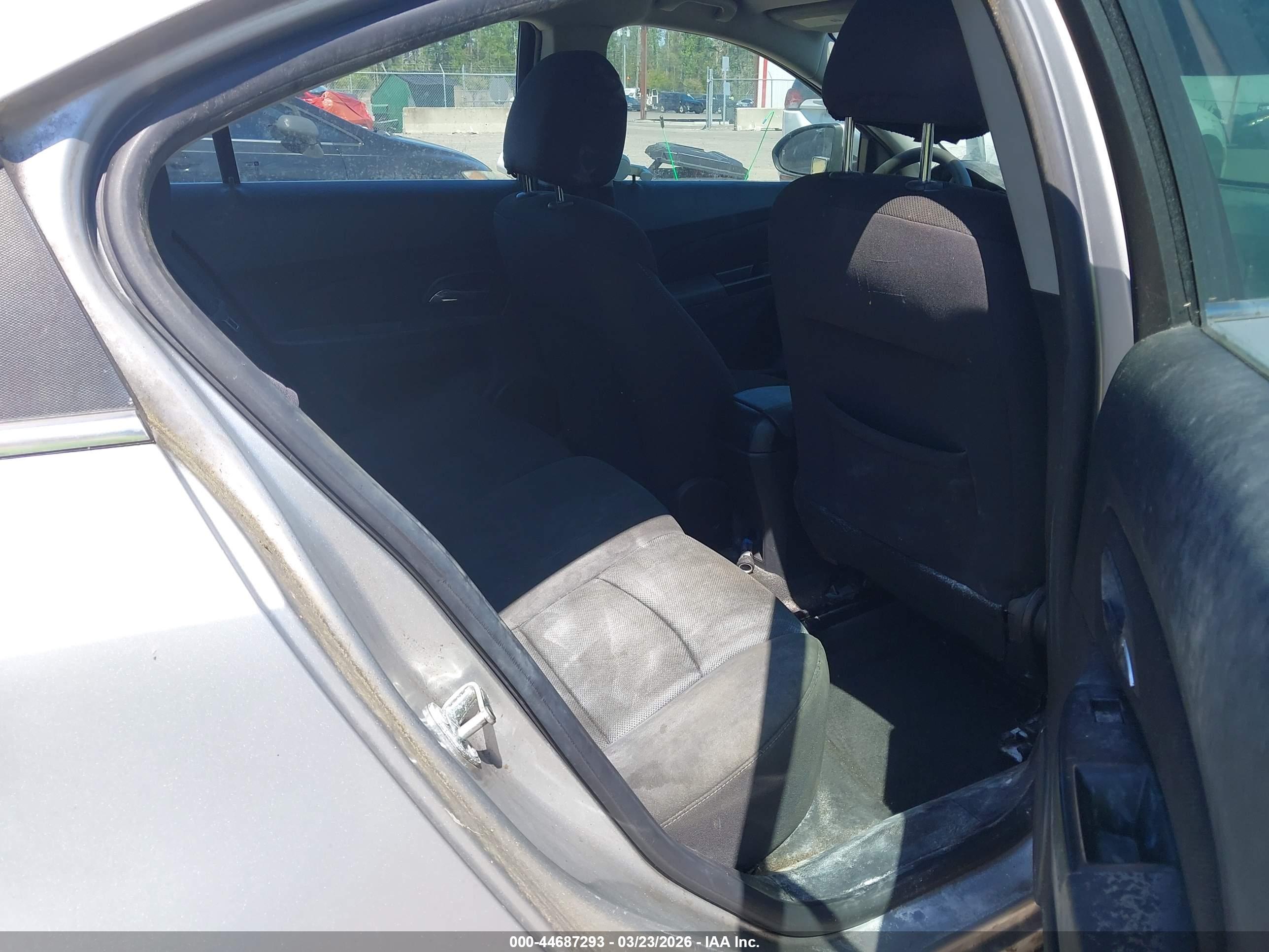 CHEVROLET CRUZE image 8