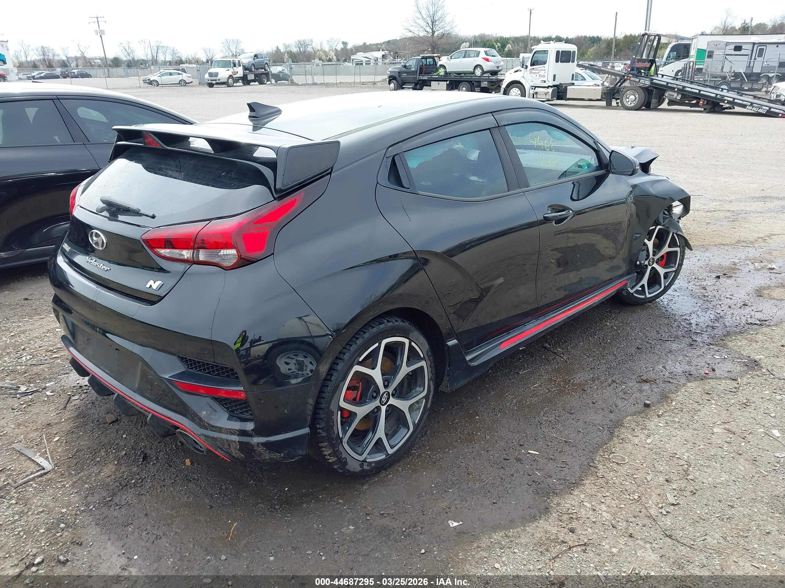 HYUNDAI VELOSTER image 4