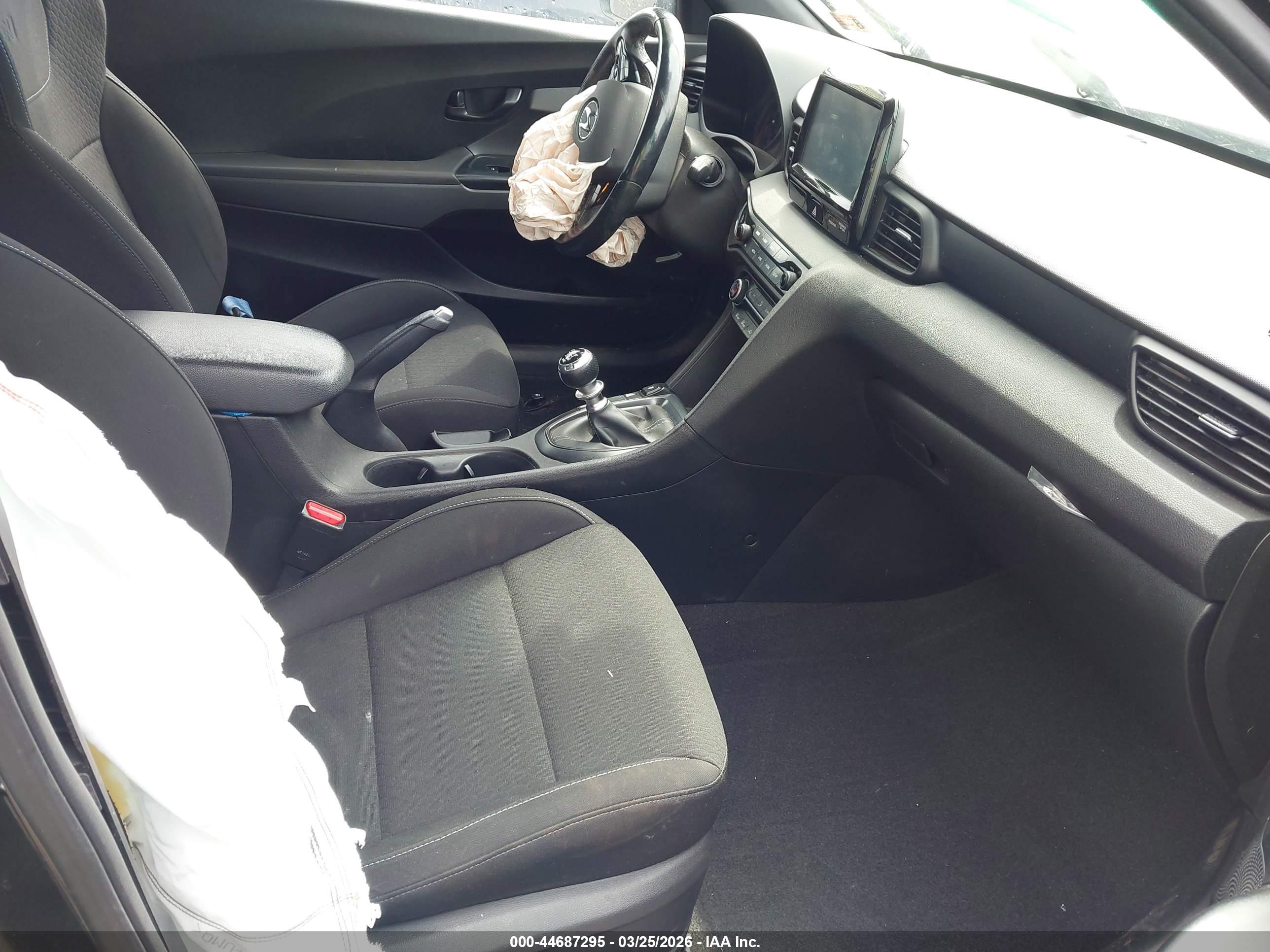 HYUNDAI VELOSTER image 5