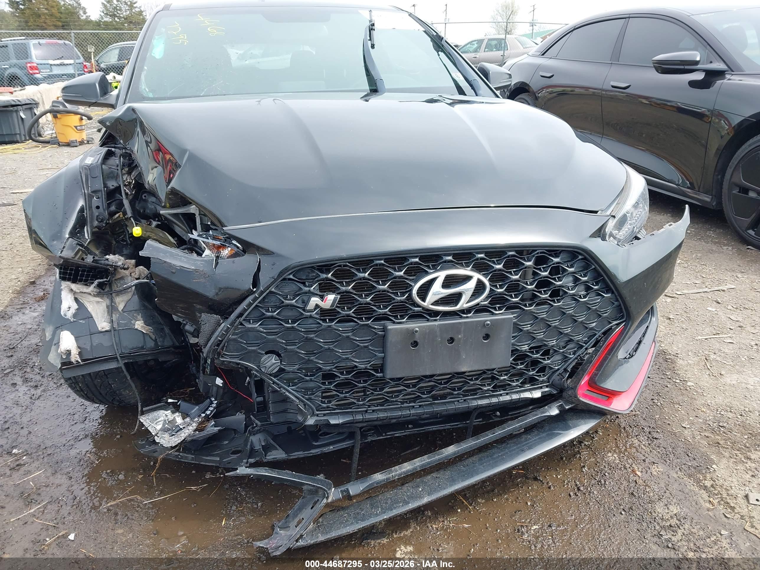 HYUNDAI VELOSTER image 6