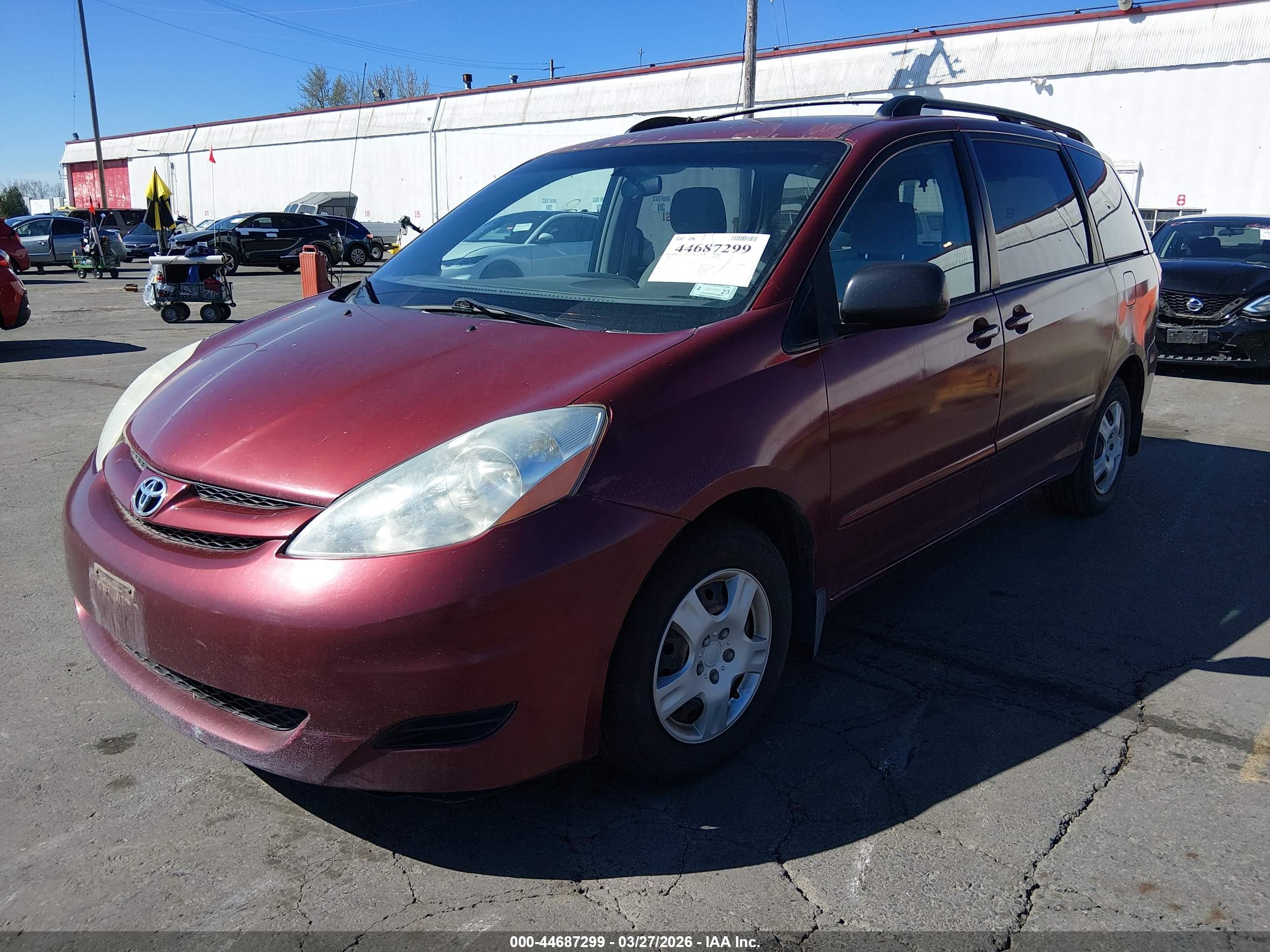 TOYOTA SIENNA image 2