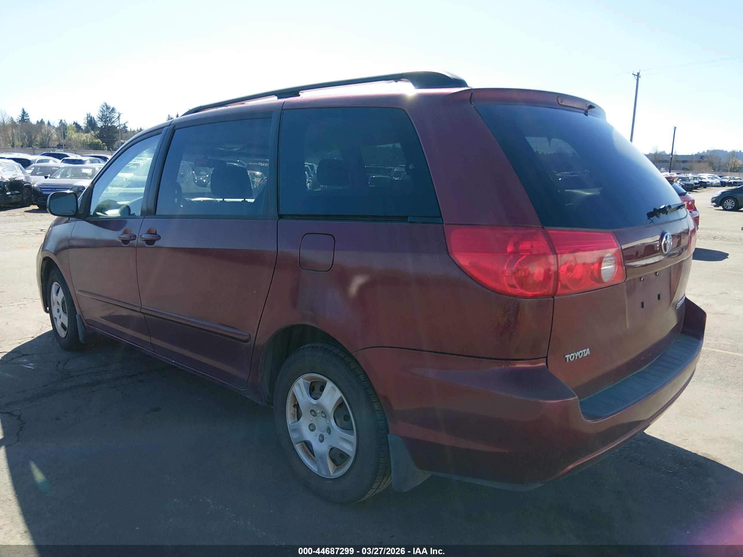 TOYOTA SIENNA image 3