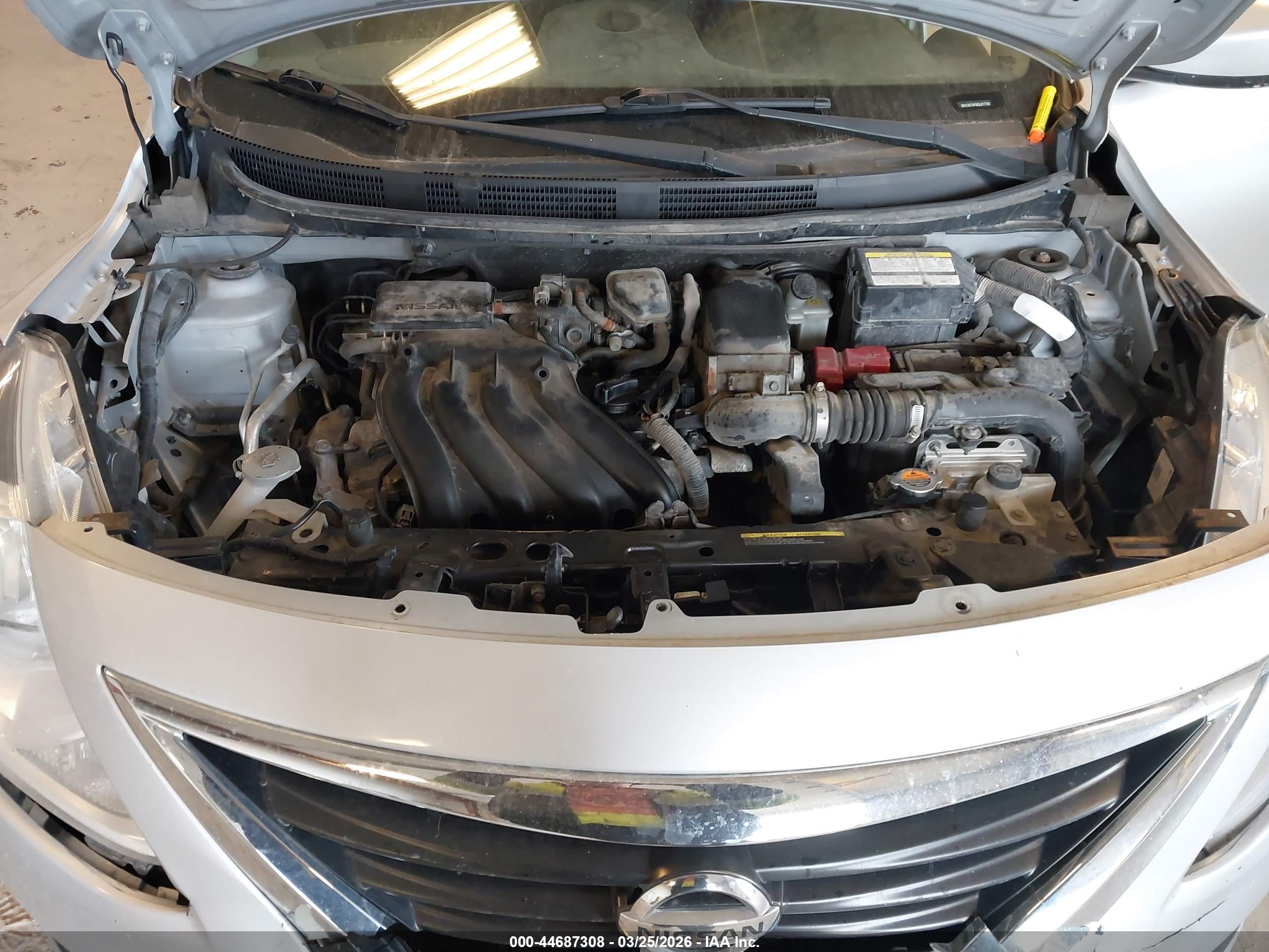 NISSAN VERSA image 10