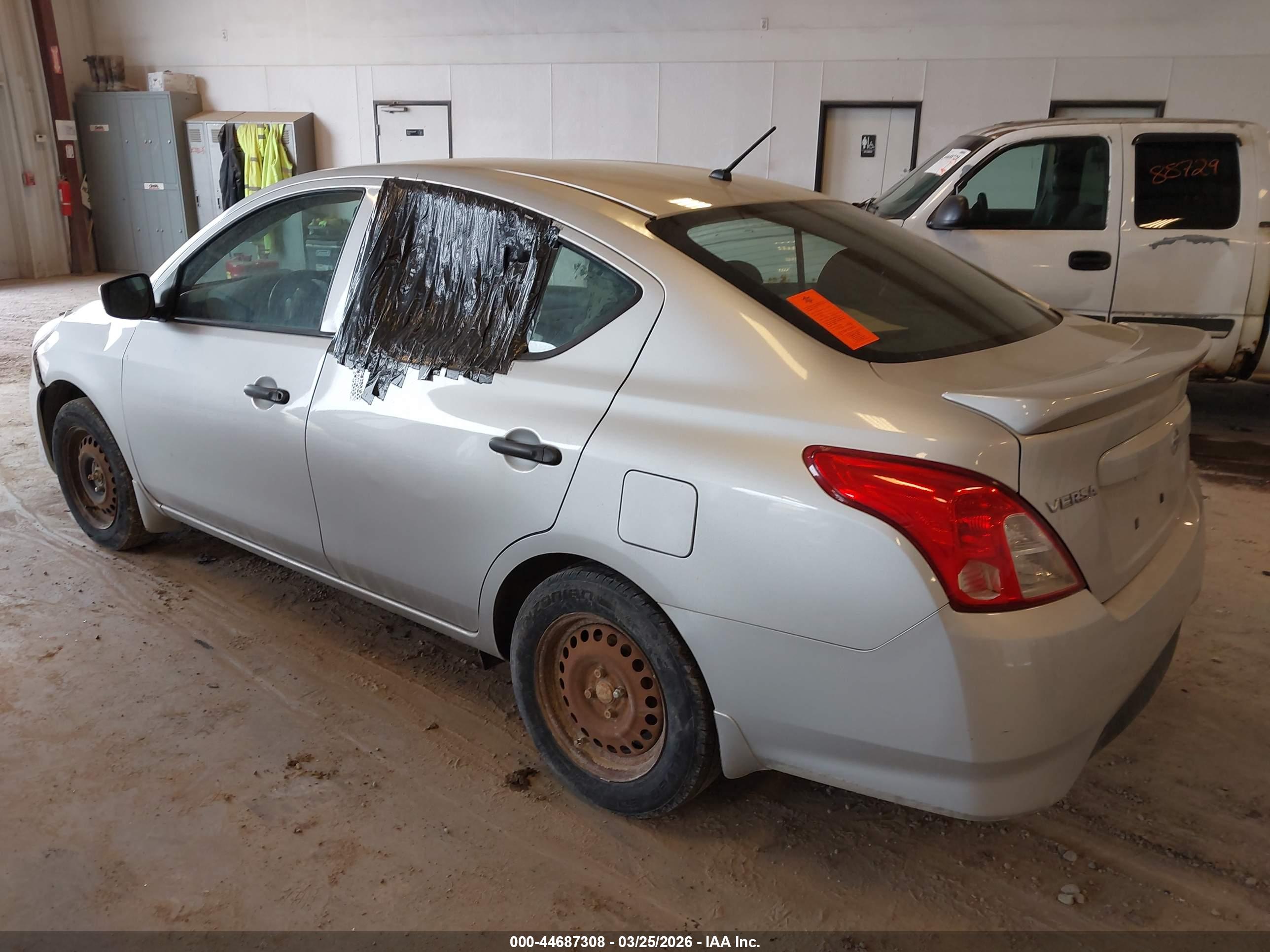 NISSAN VERSA image 3