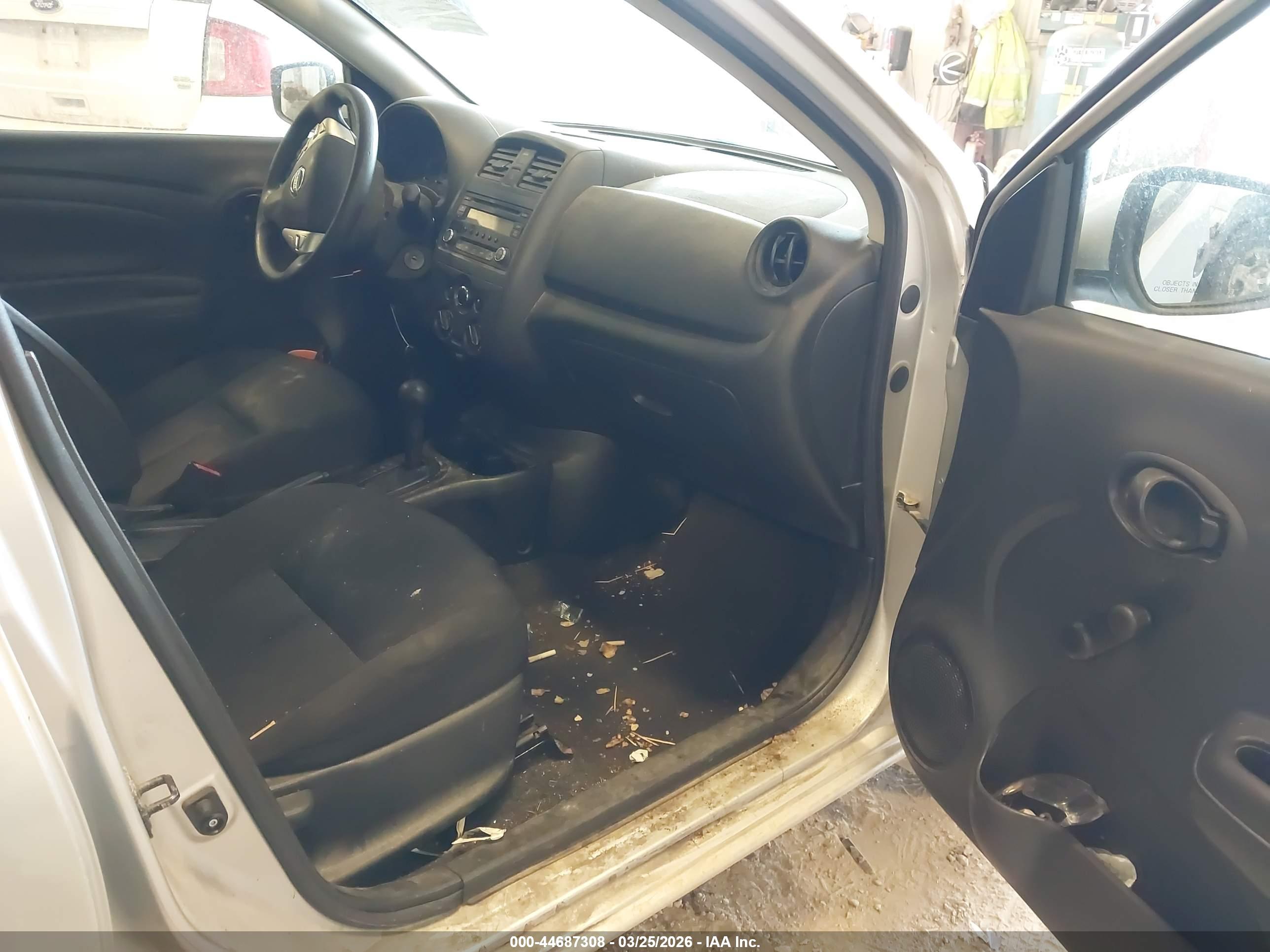 NISSAN VERSA image 5