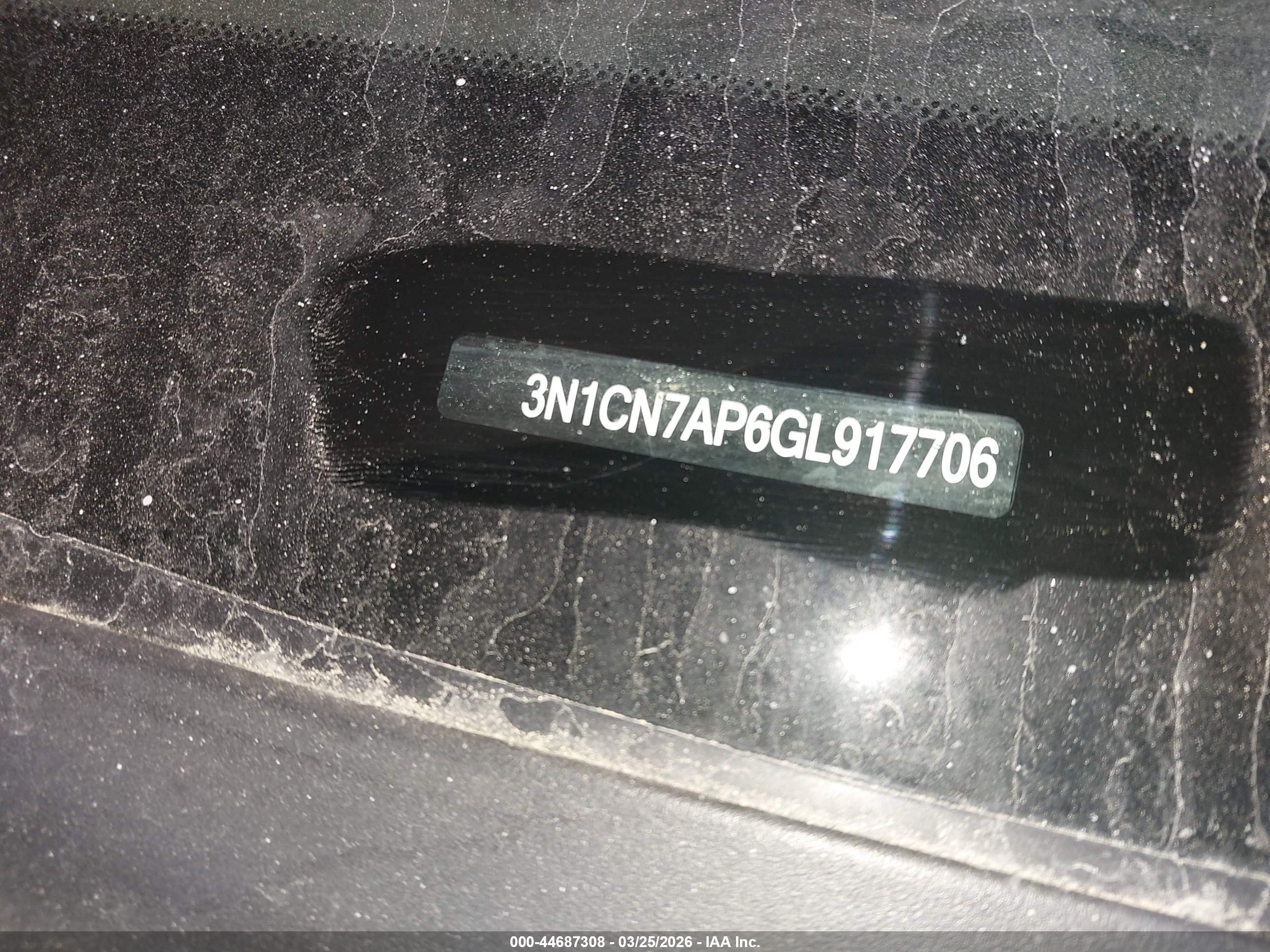 NISSAN VERSA image 9